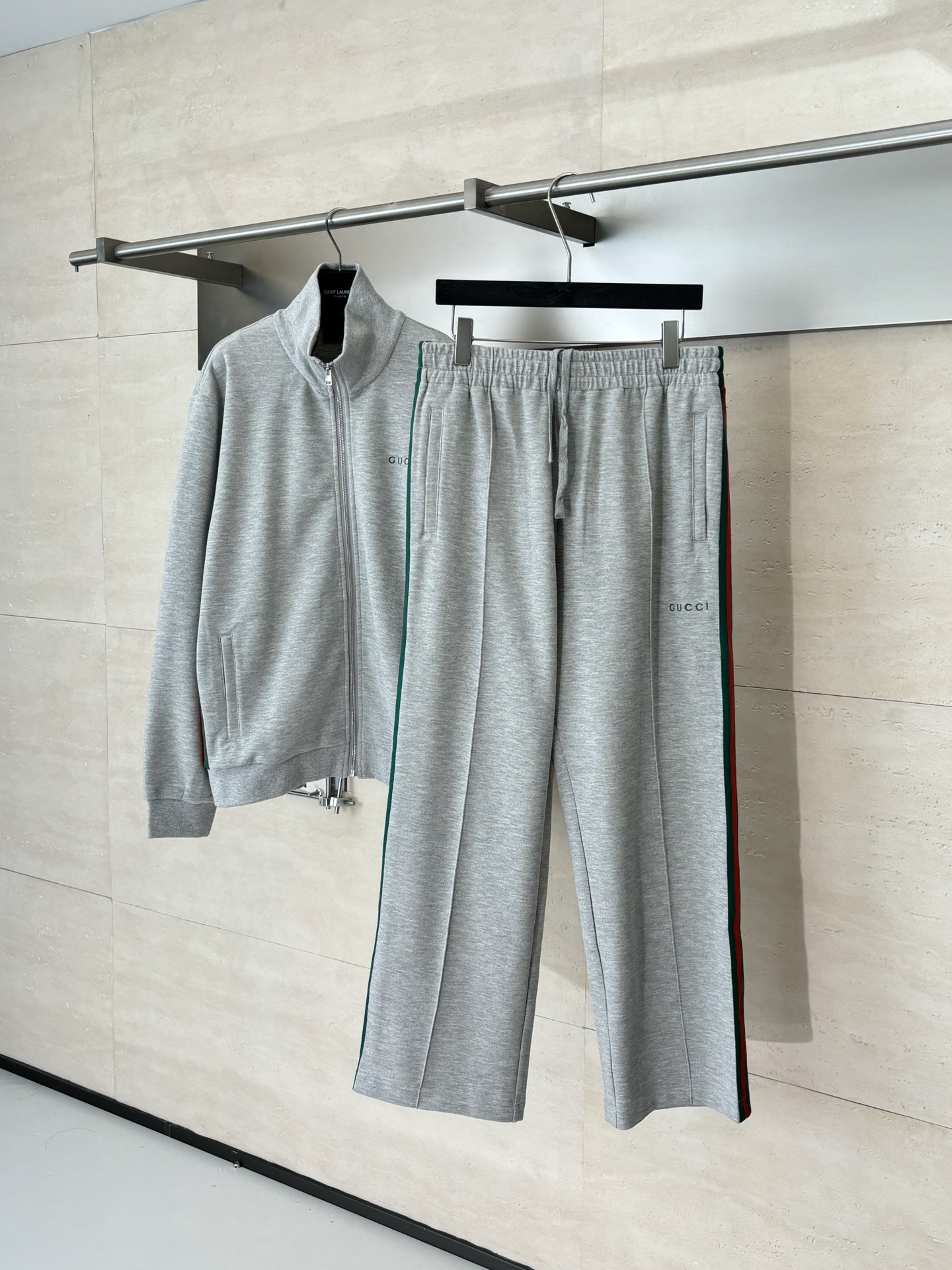 P208
Gucc*/古驰 SS25 棉质红绿撞色织带套装棉质休闲长裤

Size：S/M/L/XL