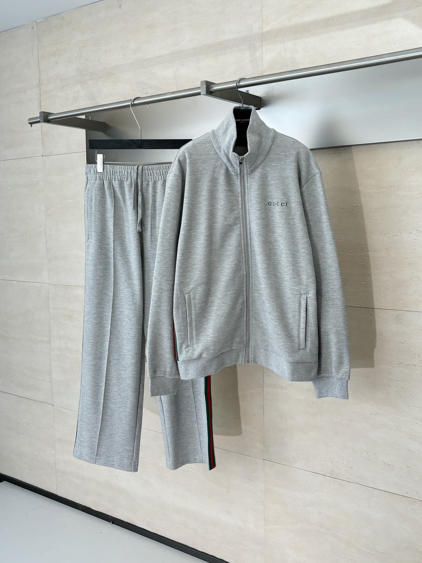 P238
Gucc*/古驰 SS25 棉质红绿撞色织带套装高领拉链夹克外套

Size：S/M/L/XL