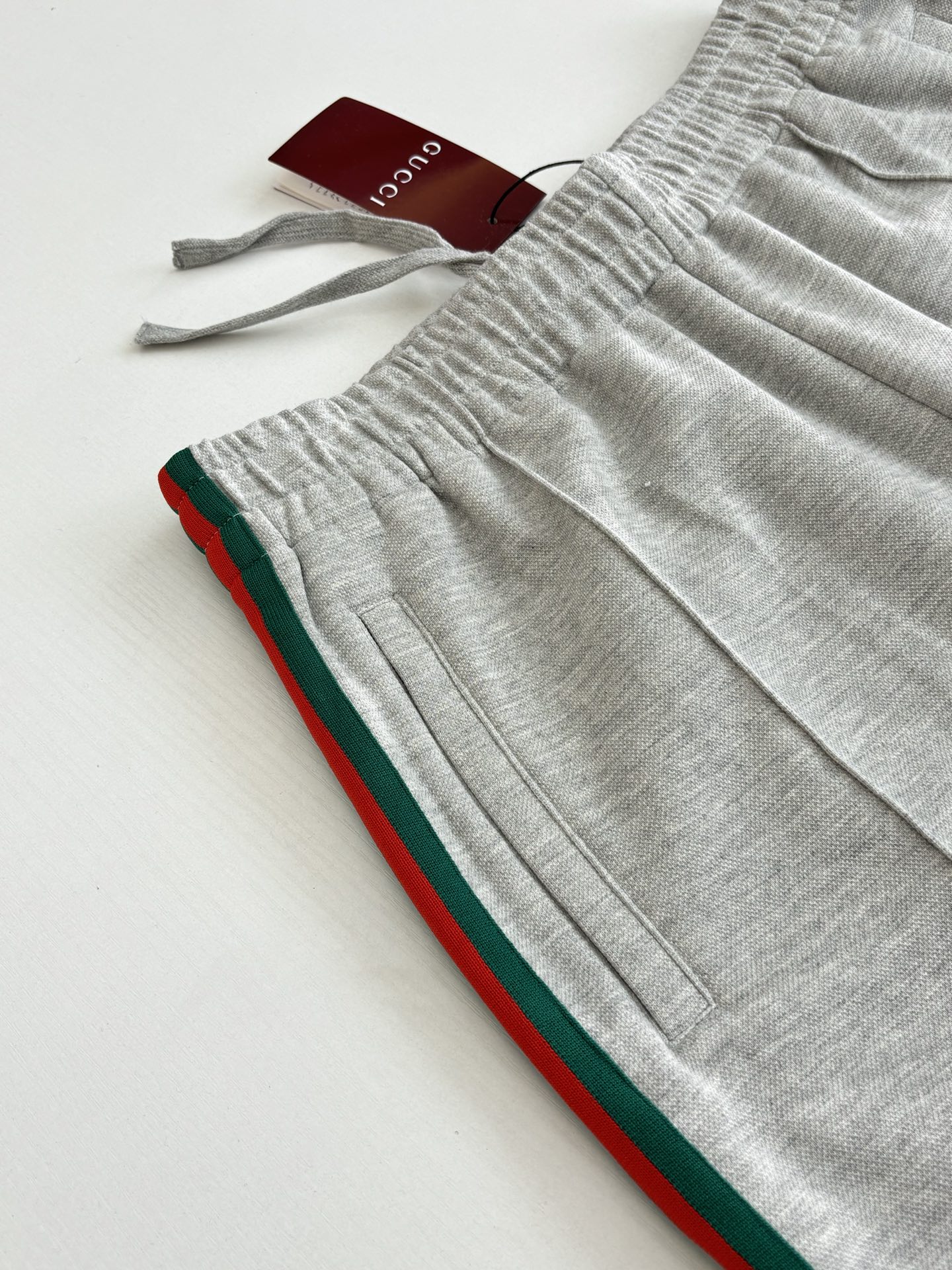 P208
Gucc*/古驰 SS25 棉质红绿撞色织带套装棉质休闲长裤

Size：S/M/L/XL