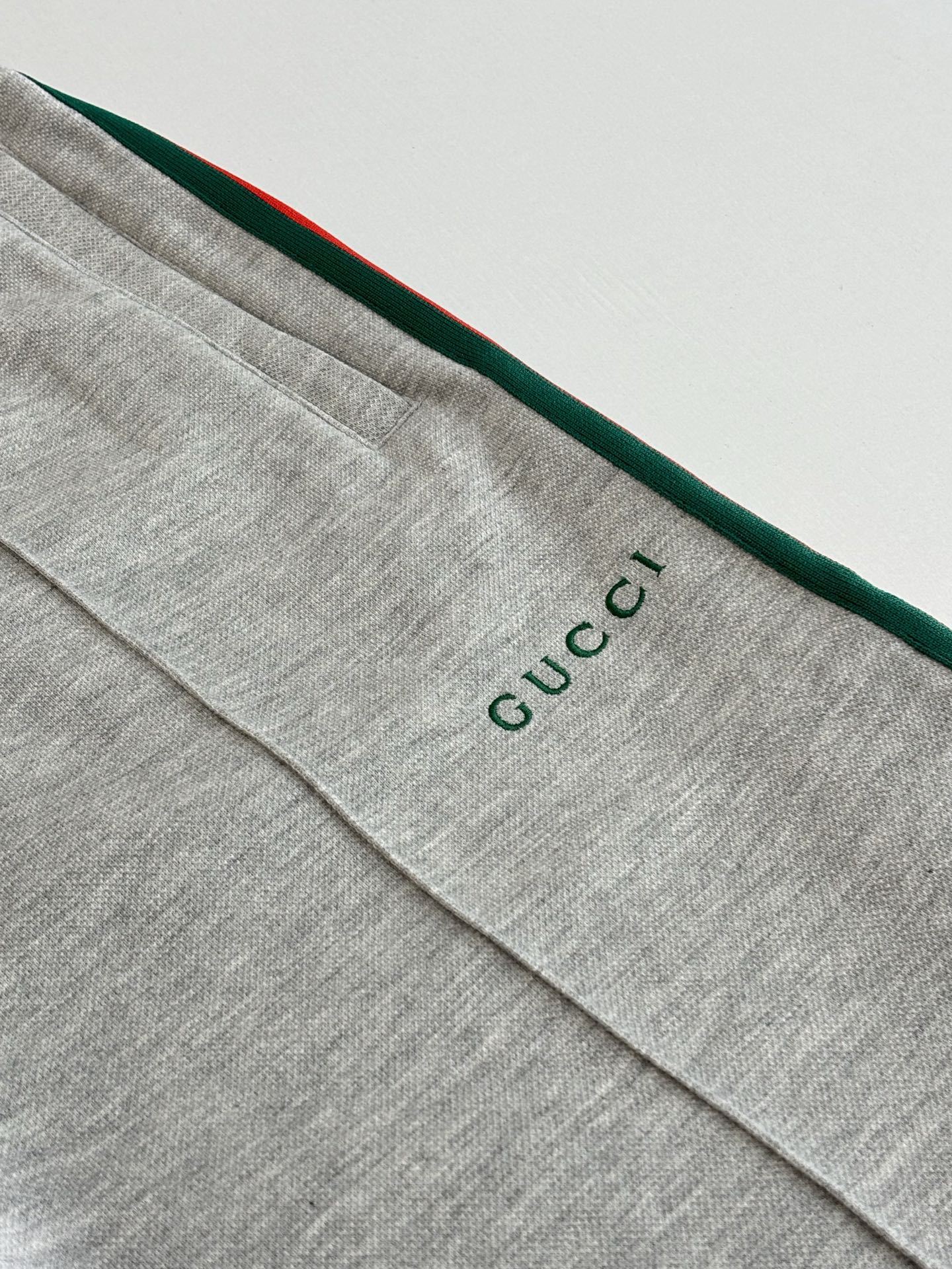 P208
Gucc*/古驰 SS25 棉质红绿撞色织带套装棉质休闲长裤

Size：S/M/L/XL