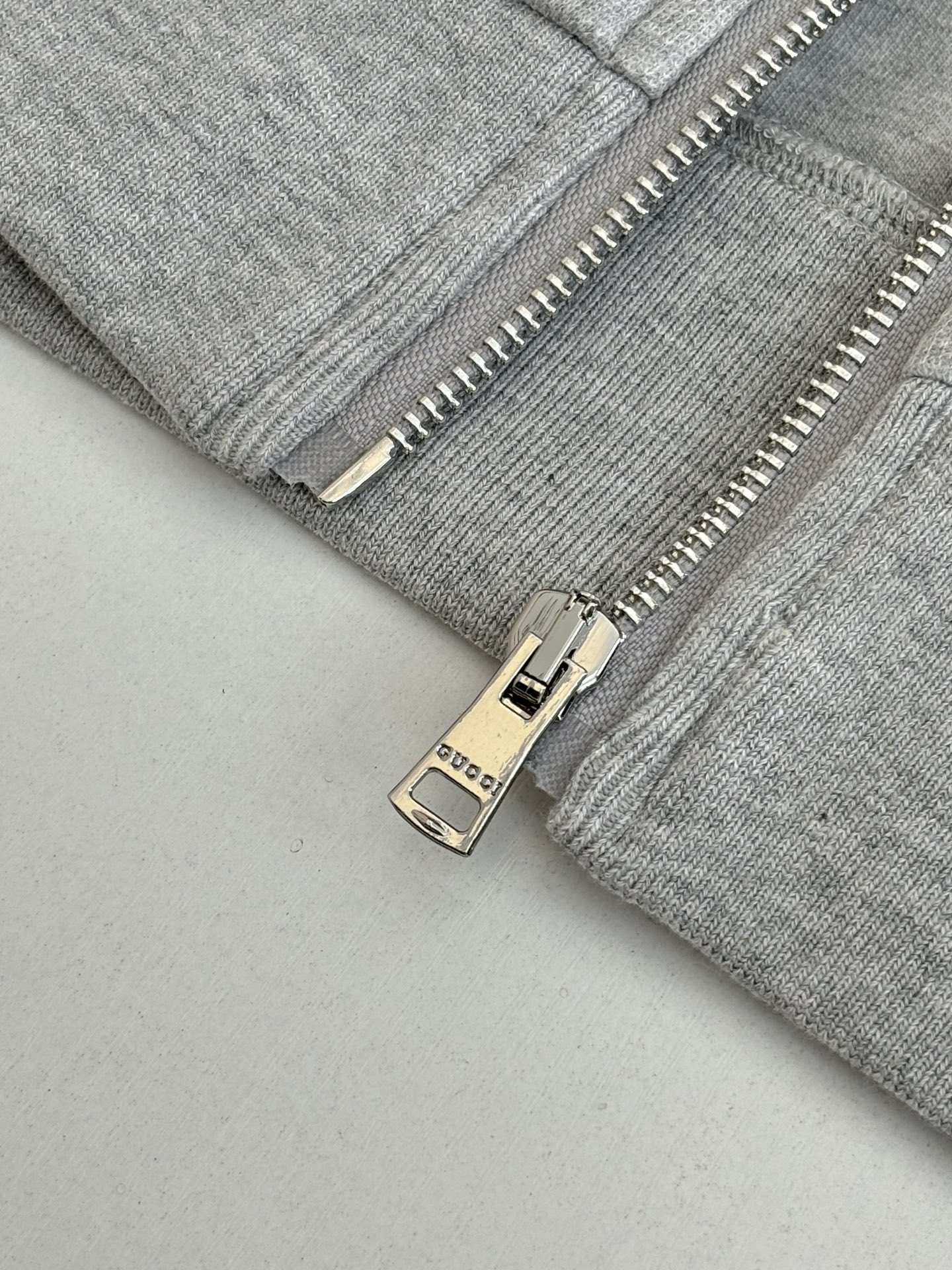 P238
Gucc*/古驰 SS25 棉质红绿撞色织带套装高领拉链夹克外套

Size：S/M/L/XL