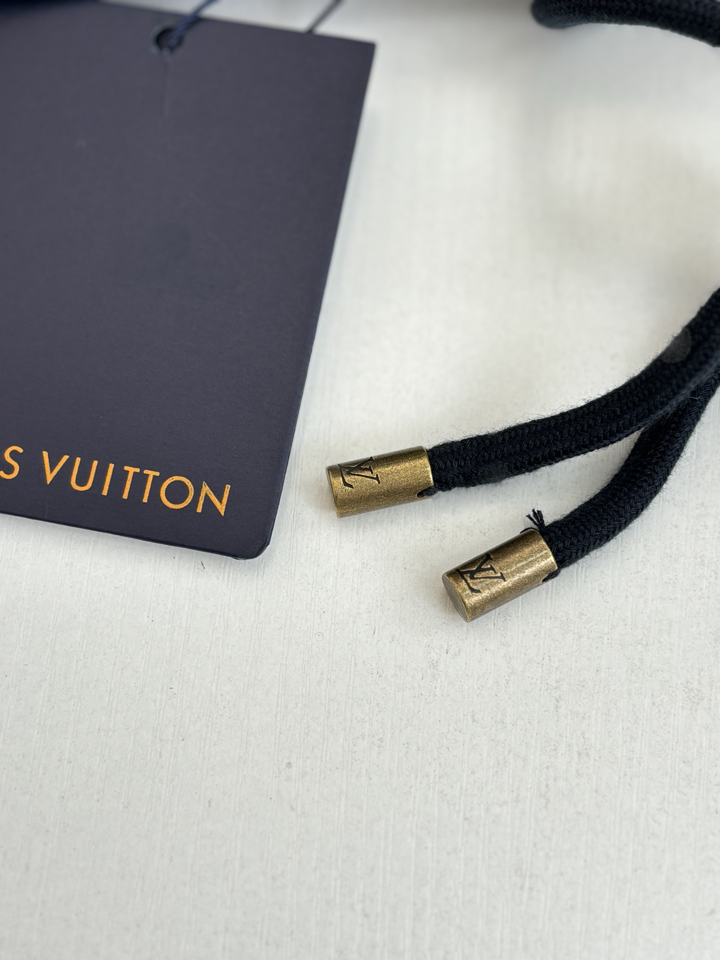 P215
1V/路易 SS26 早春新款 Monogram口袋满印压花长裤

Size：S/M/L/XL