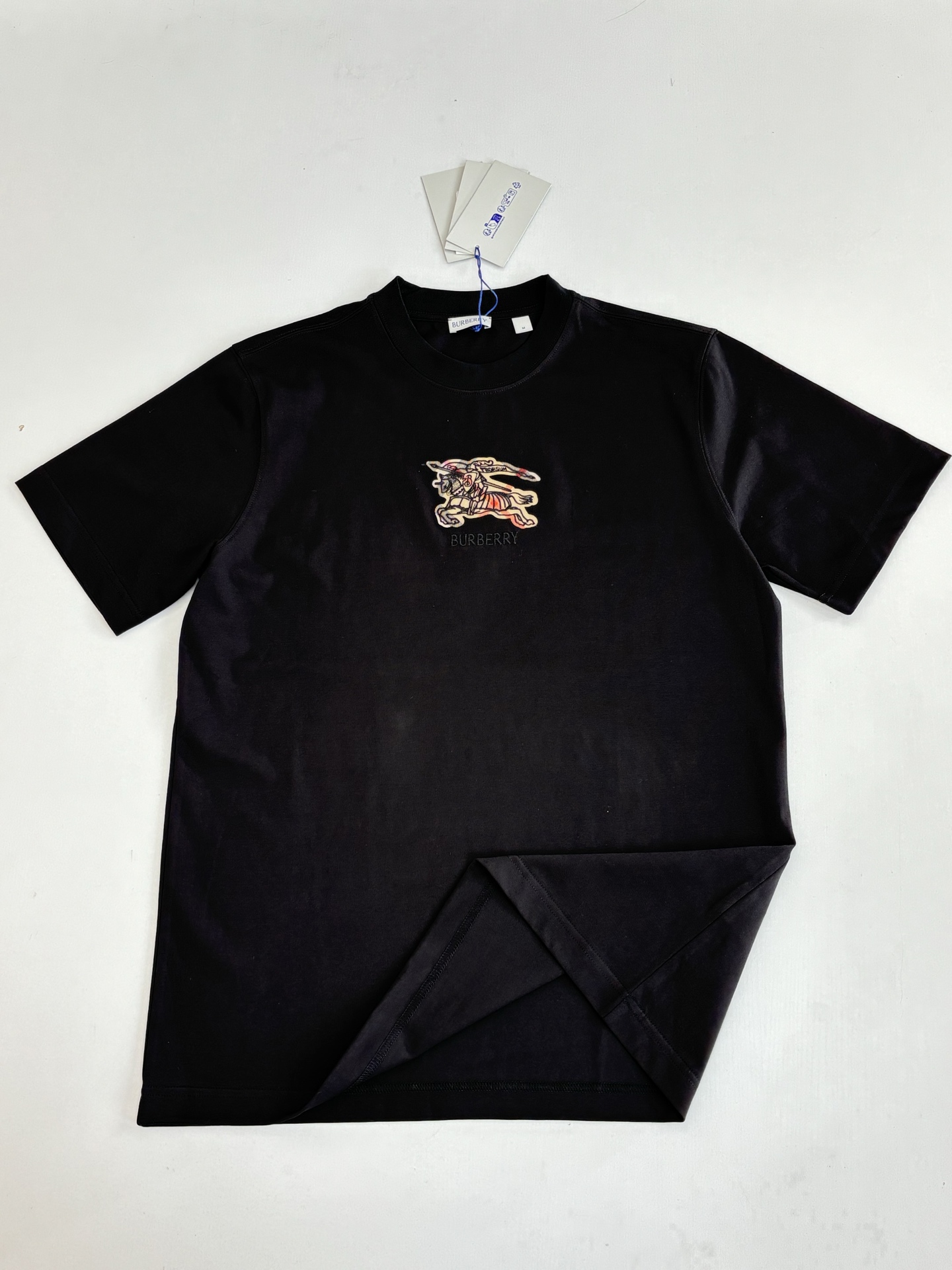 Burberry Burberr*/巴宝莉 FW25 马术骑士格纹绣花短袖T恤