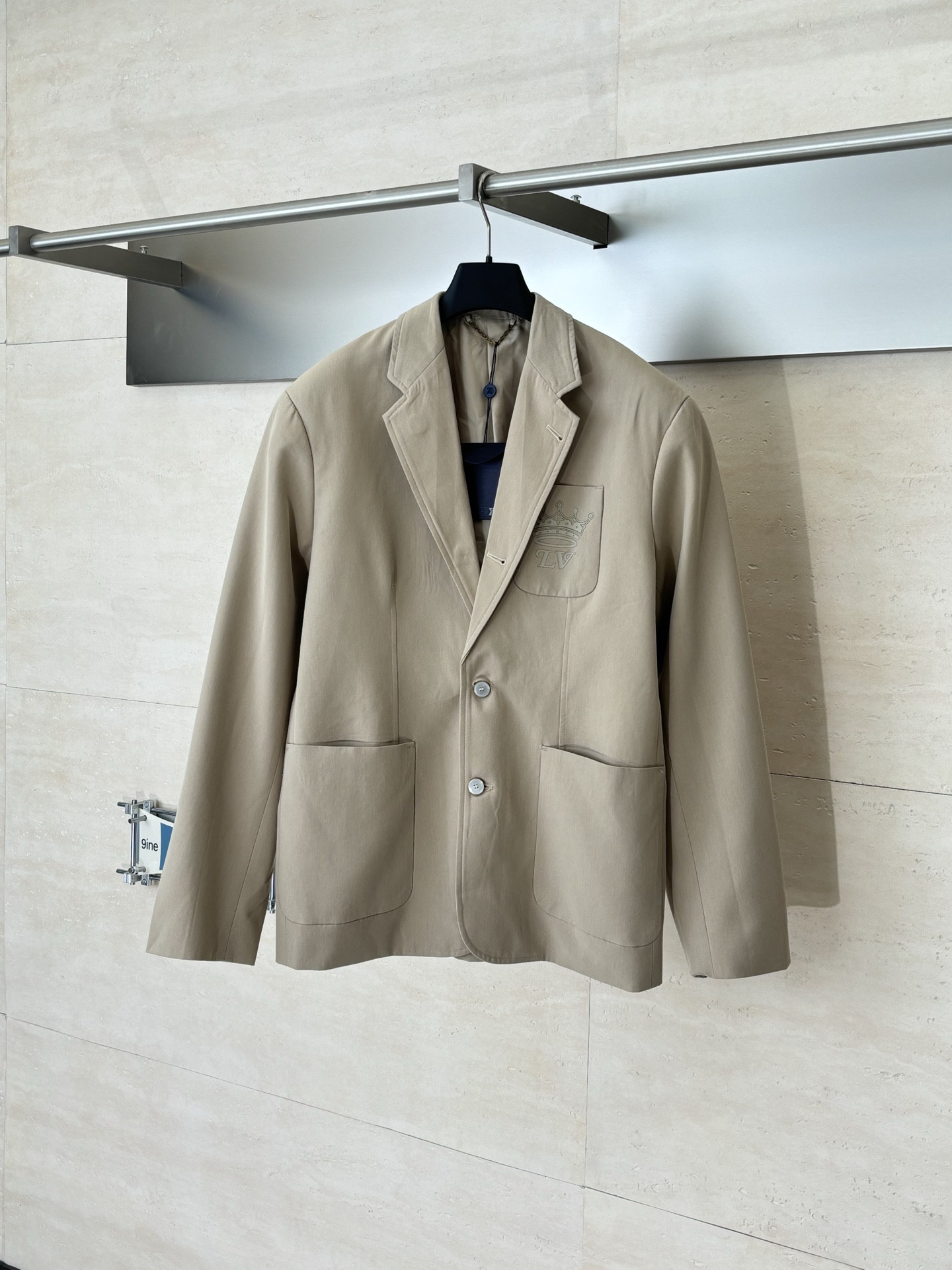 P293 1V/Louis SS26 Chaqueta tipo blazer de manga larga con bordado de corona de color liso Talla: S/M/L/XL