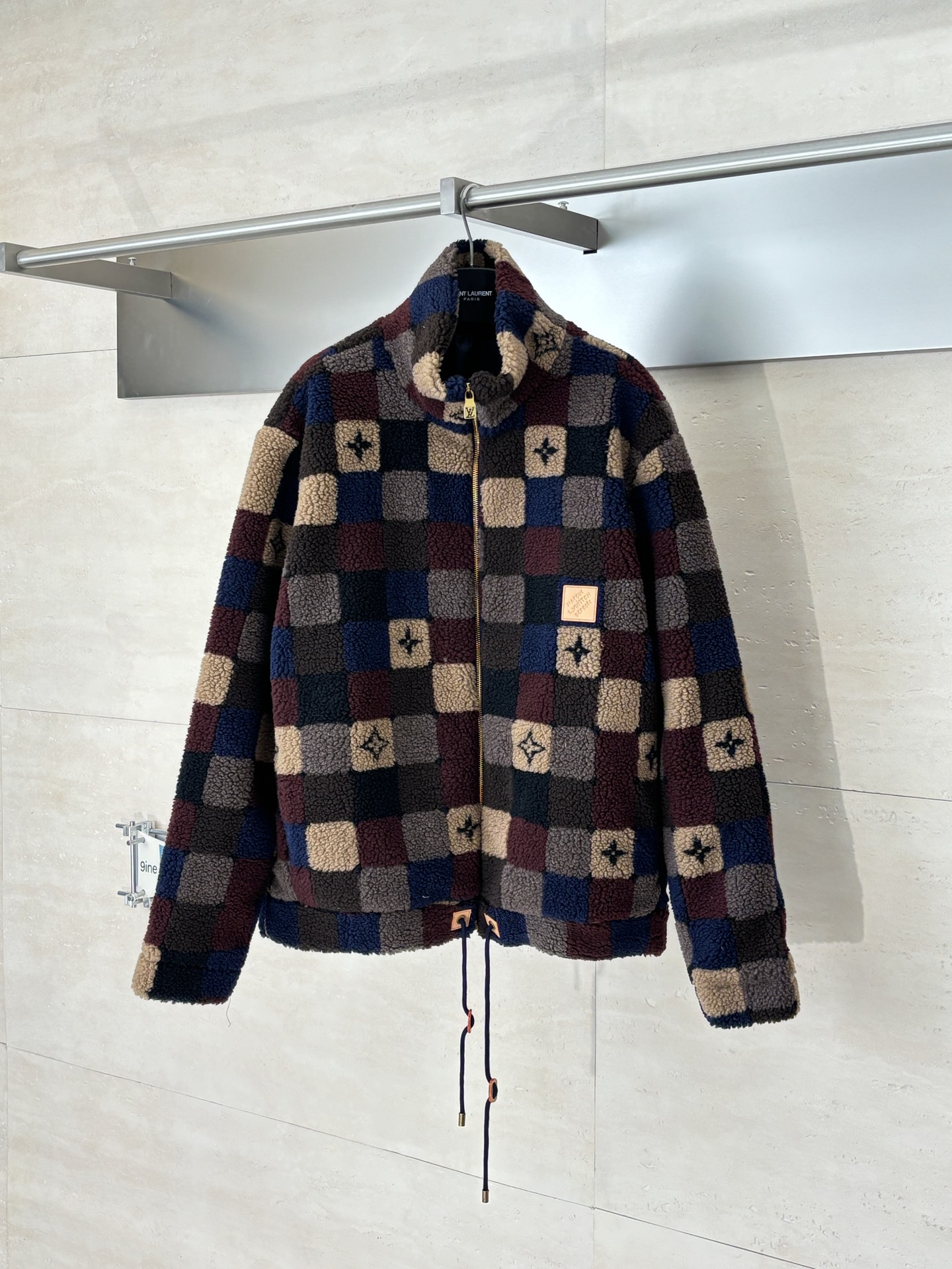 NO:685033,1V*/Louis new letter badge color matching plaid stand collar polar fleece jacket SizeS/M/L/XL,,louis vuitton,jackets & coats,jackets & coats,198609091V*/路易 新款字母徽章拼色格纹立领摇粒绒夹克外套 SizeS/M/L/XL,,louis vuitton,jackets & coats,jackets & coats,,Men's clothing