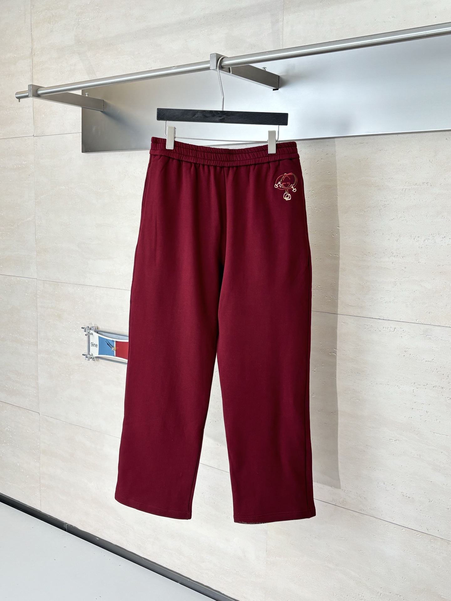 NO:685076,Gucc*/Gucci 26SS Year of the Horse limited edition double G equestrian embroidered straight casual trousers. Double G embroidery + equestrian elements on the chest, which means 'success is imminent'. Super New Year atmosphere. Cotton material, 380 grams weight, just right for spring and autumn. SizeS/M/L/XL,,gucci,gucci,19860909Gucc*/古驰 26SS马年限定 双G马术刺绣直筒休闲长裤 胸前双G刺绣+马术元素,寓意'马到成功'超有新年氛围棉材质,380克重,春秋穿刚刚好. SizeS/M/L/XL,,gucci,gucci,,Men's clothing