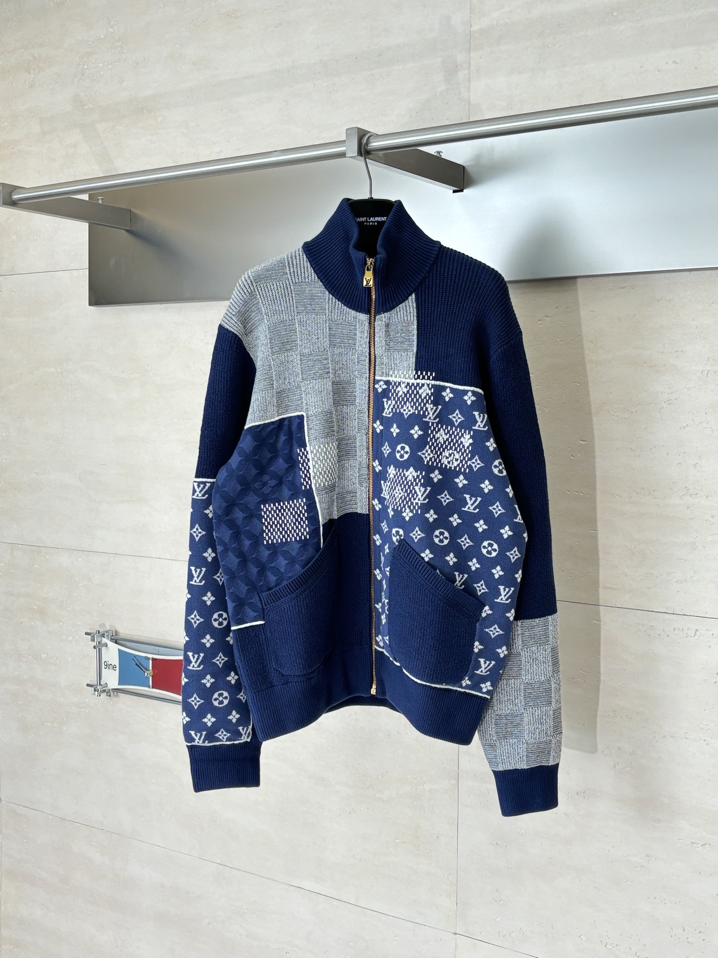 P405 1V/Louis FW25 Chaqueta de punto pesado con cremallera y diseño de empalme Nigo Talla: S/M/L/XL