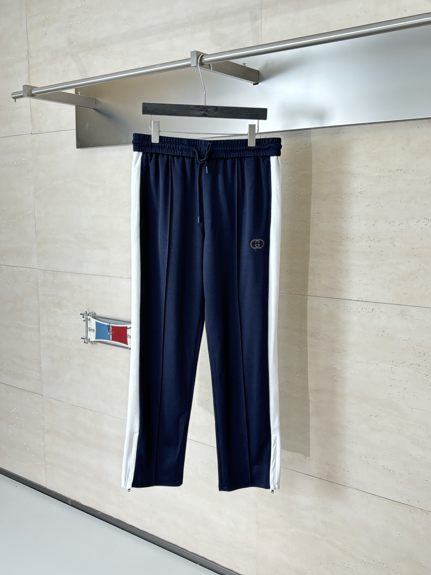 _dv29s5E4tp3wnAF_PfVuBs-c_vmMpJixdOKz1EA