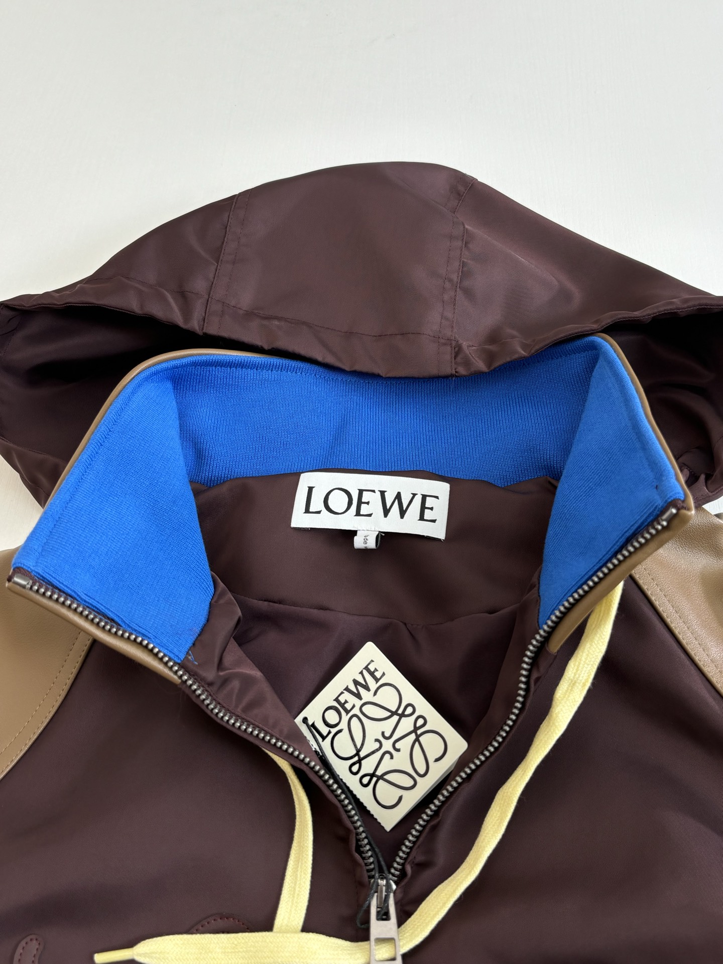 。（现货）Loew*/罗意威 SS26早春系列 皮质拼接连帽拉链夹克外套耗时一个半月定制原版一致麂皮与光