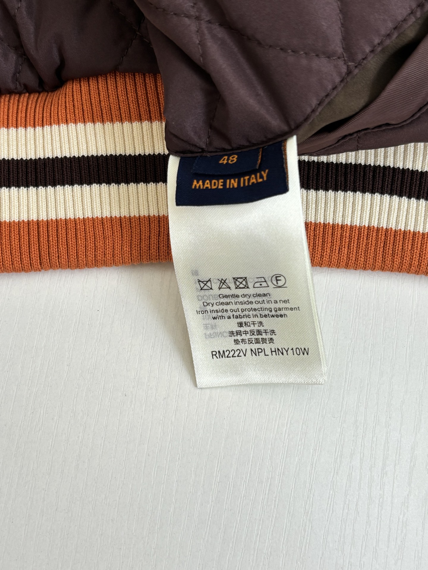 。1V/路易 26SS 烫钻刺绣装饰飞行员束腰夹克外套银色串珠刺绣呈现「L.V.M. SINCE 185