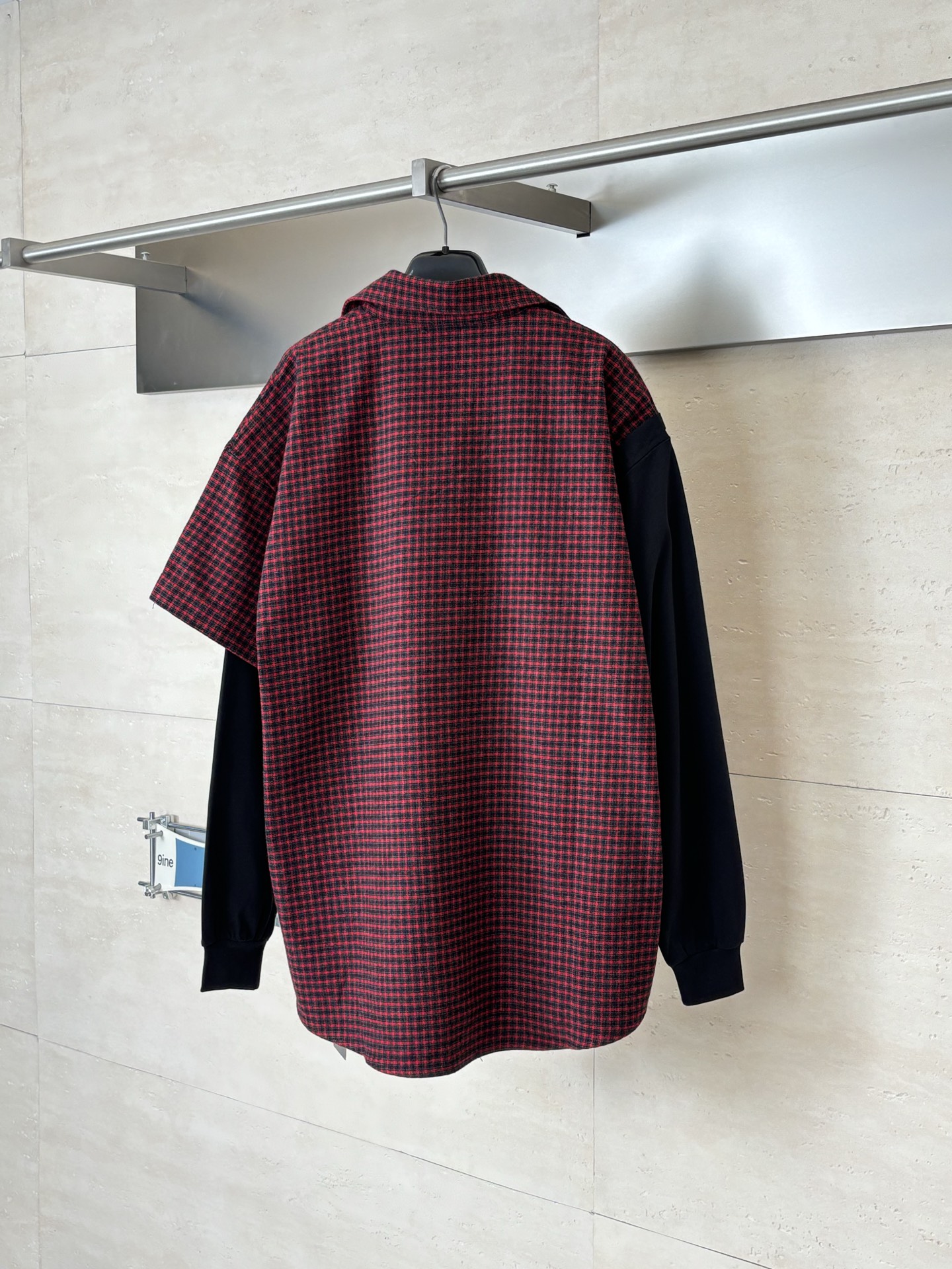。Balenciag*/巴黎Blcg 早春新款 格纹拼接长袖衬衫红黑格纹+黑色运动剪裁 棉涤混纺材质，易
