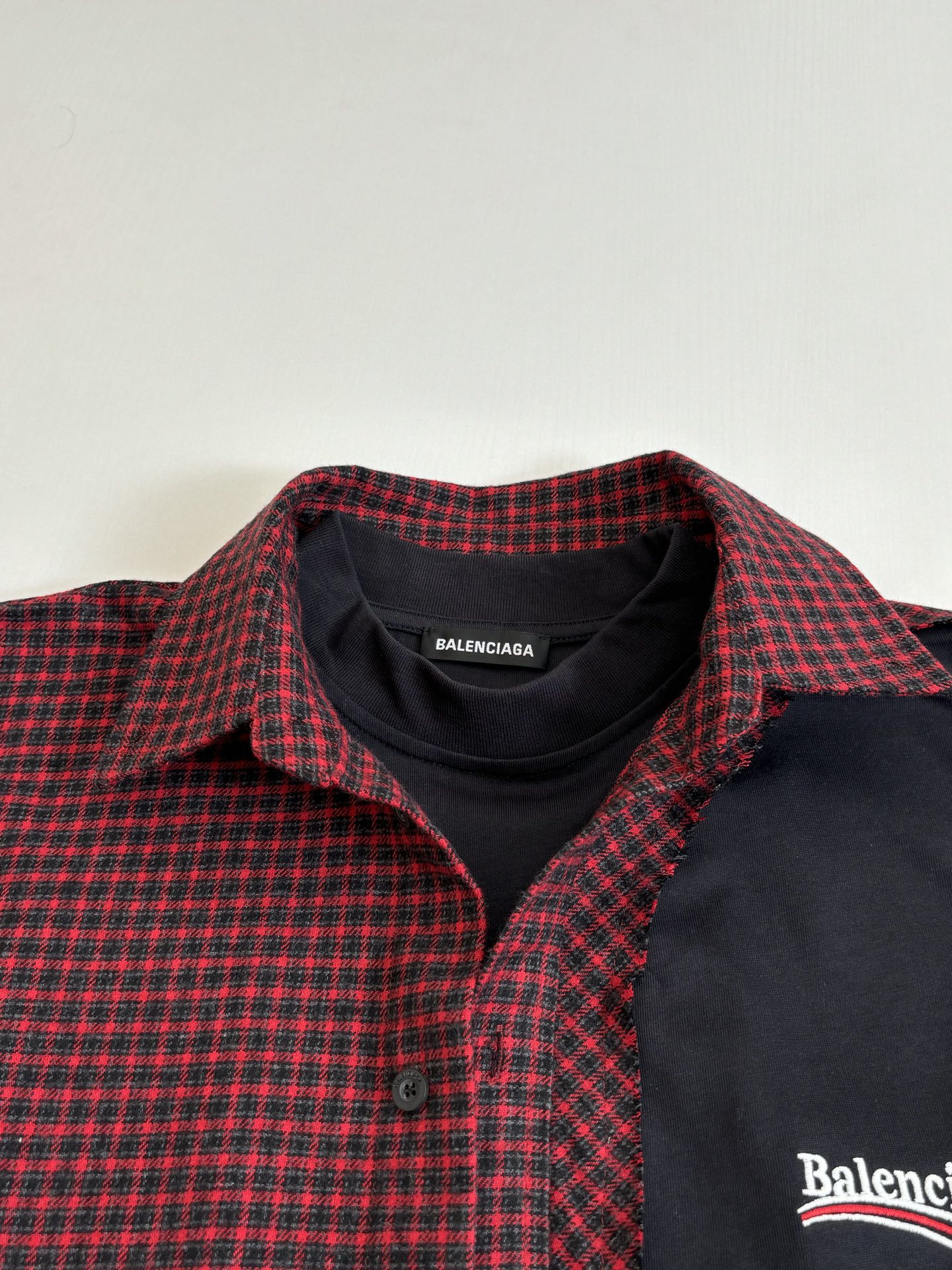 。Balenciag*/巴黎Blcg 早春新款 格纹拼接长袖衬衫红黑格纹+黑色运动剪裁 棉涤混纺材质，易