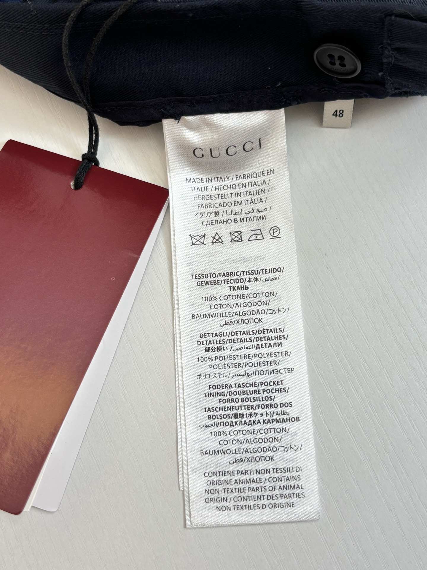 。Gucc*/古驰 Trousers 纯色拉链直筒休闲裤 海军蓝纯色主体，侧边搭配品牌标志性红/绿织带装