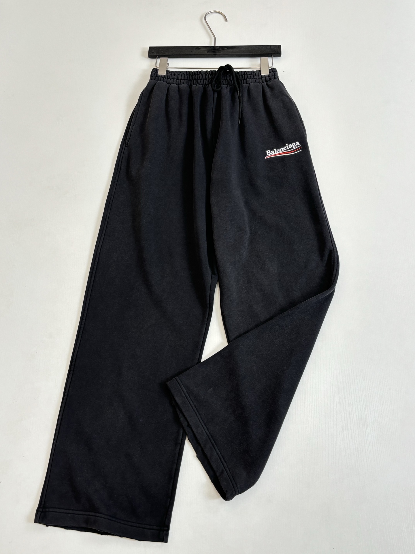 。Balenciag*/巴黎 可乐波浪徽标刺绣松紧腰直筒运动裤 长裤 采购正品制造,抽纱定织定染追求原版