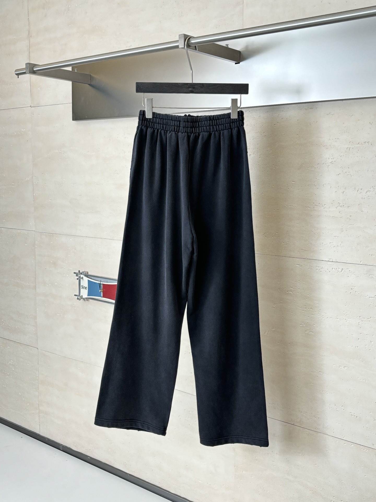。Balenciag*/巴黎 可乐波浪徽标刺绣松紧腰直筒运动裤 长裤 采购正品制造,抽纱定织定染追求原版