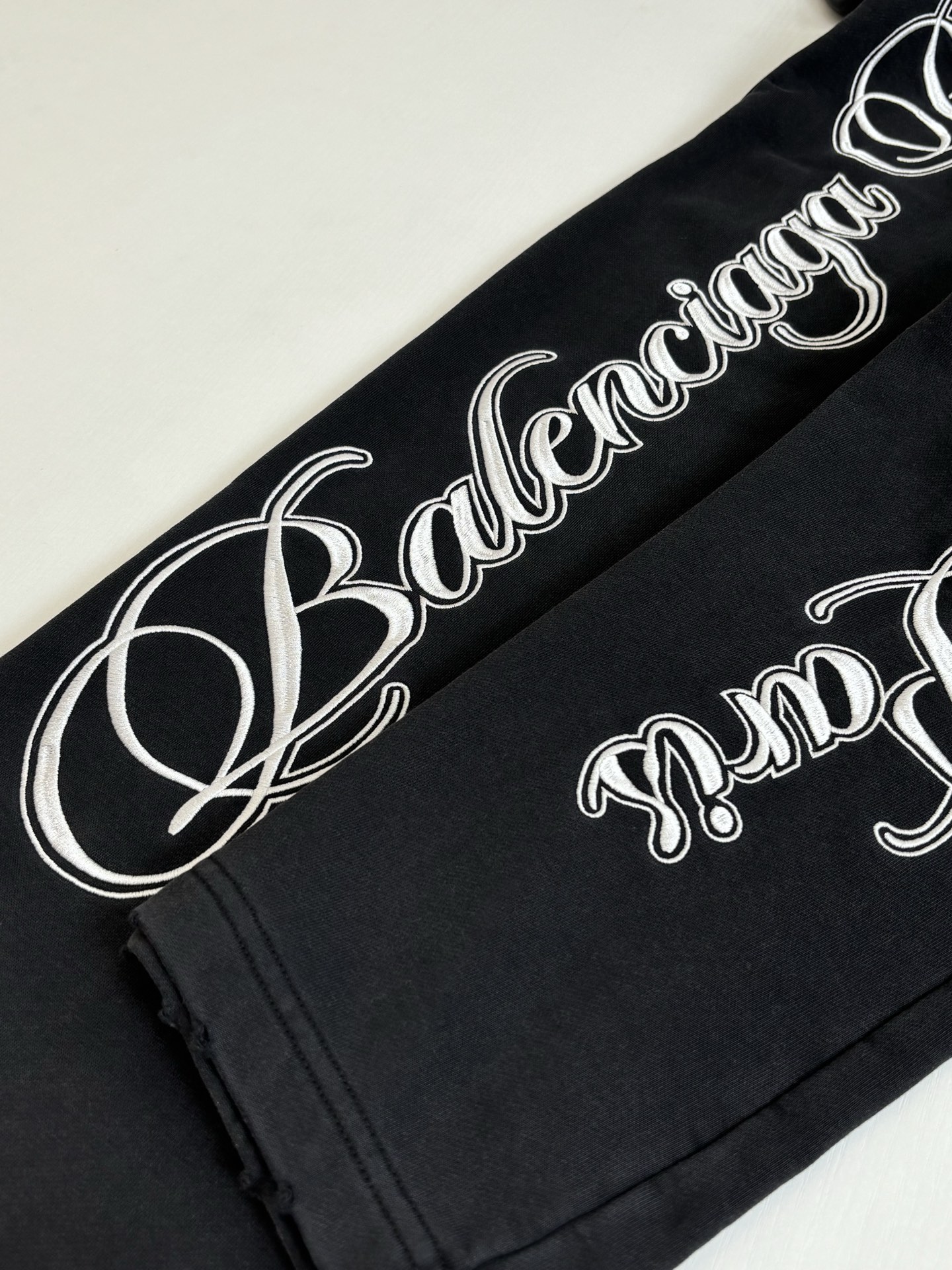 。Balenciag*/巴黎3B FOOTBALL BAGGY干绒面料字母刺绣纯棉松紧腰直筒运动裤800