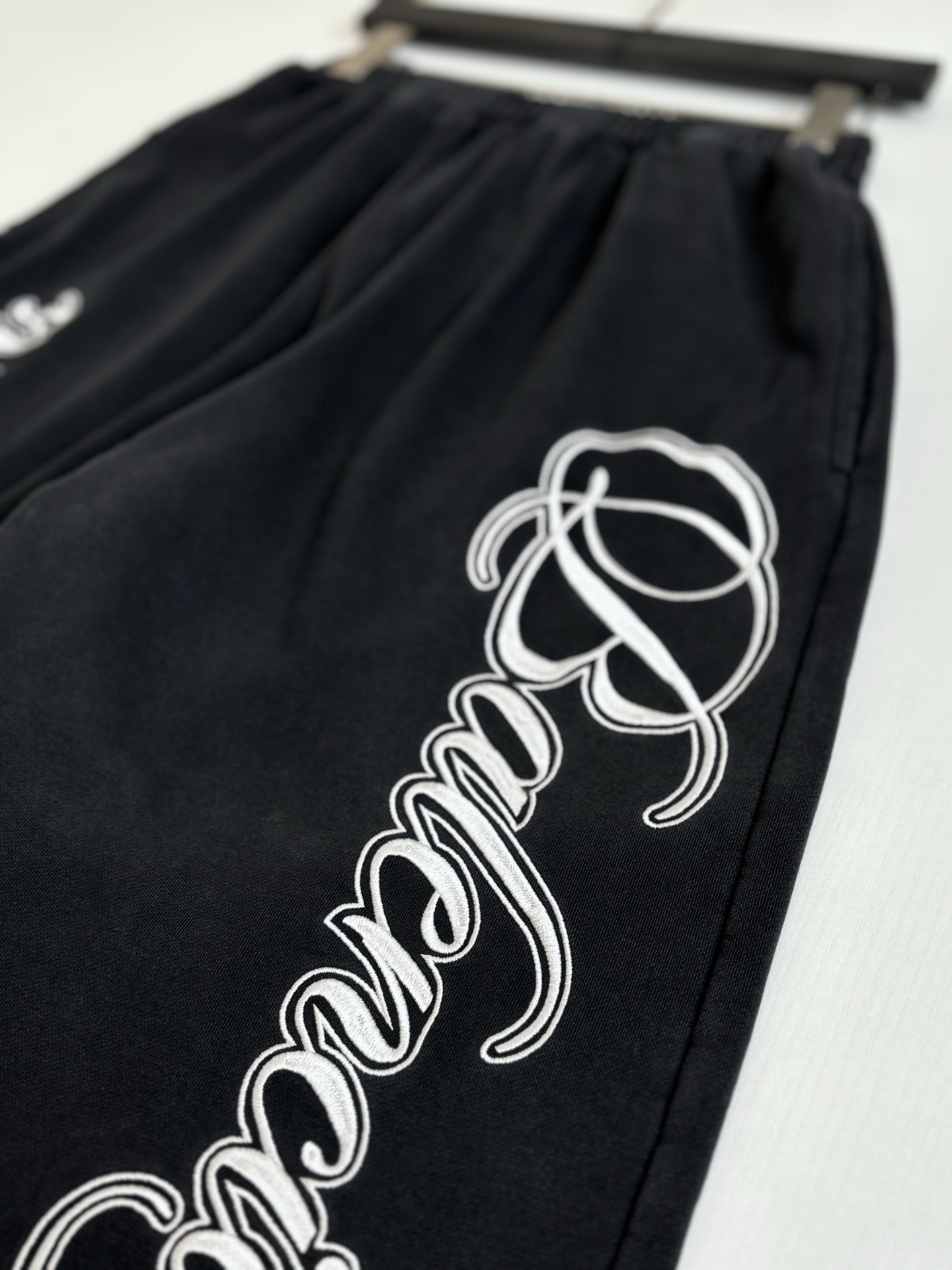 。Balenciag*/巴黎3B FOOTBALL BAGGY干绒面料字母刺绣纯棉松紧腰直筒运动裤800