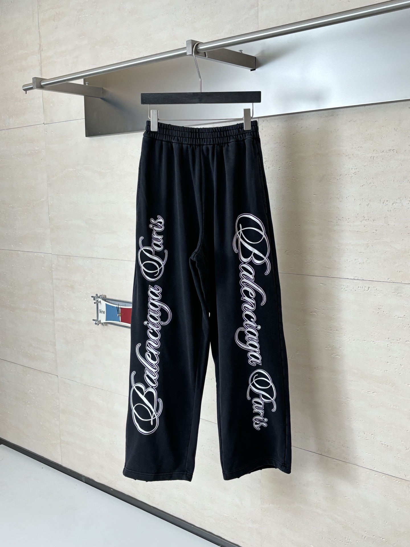 。Balenciag*/巴黎3B FOOTBALL BAGGY干绒面料字母刺绣纯棉松紧腰直筒运动裤800