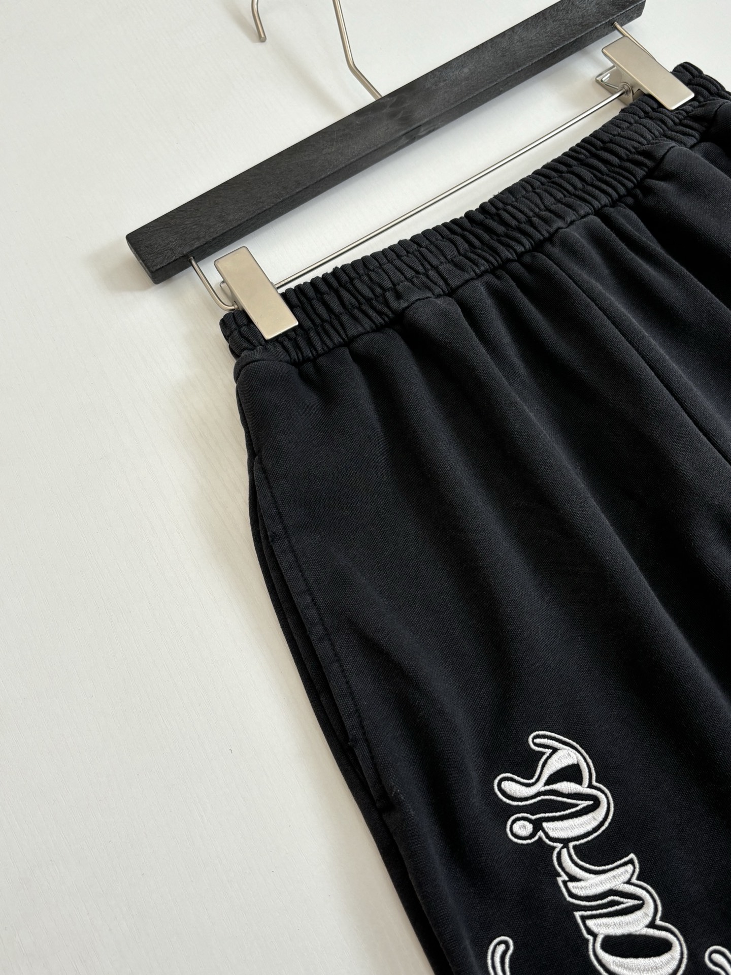 。Balenciag*/巴黎3B FOOTBALL BAGGY干绒面料字母刺绣纯棉松紧腰直筒运动裤800