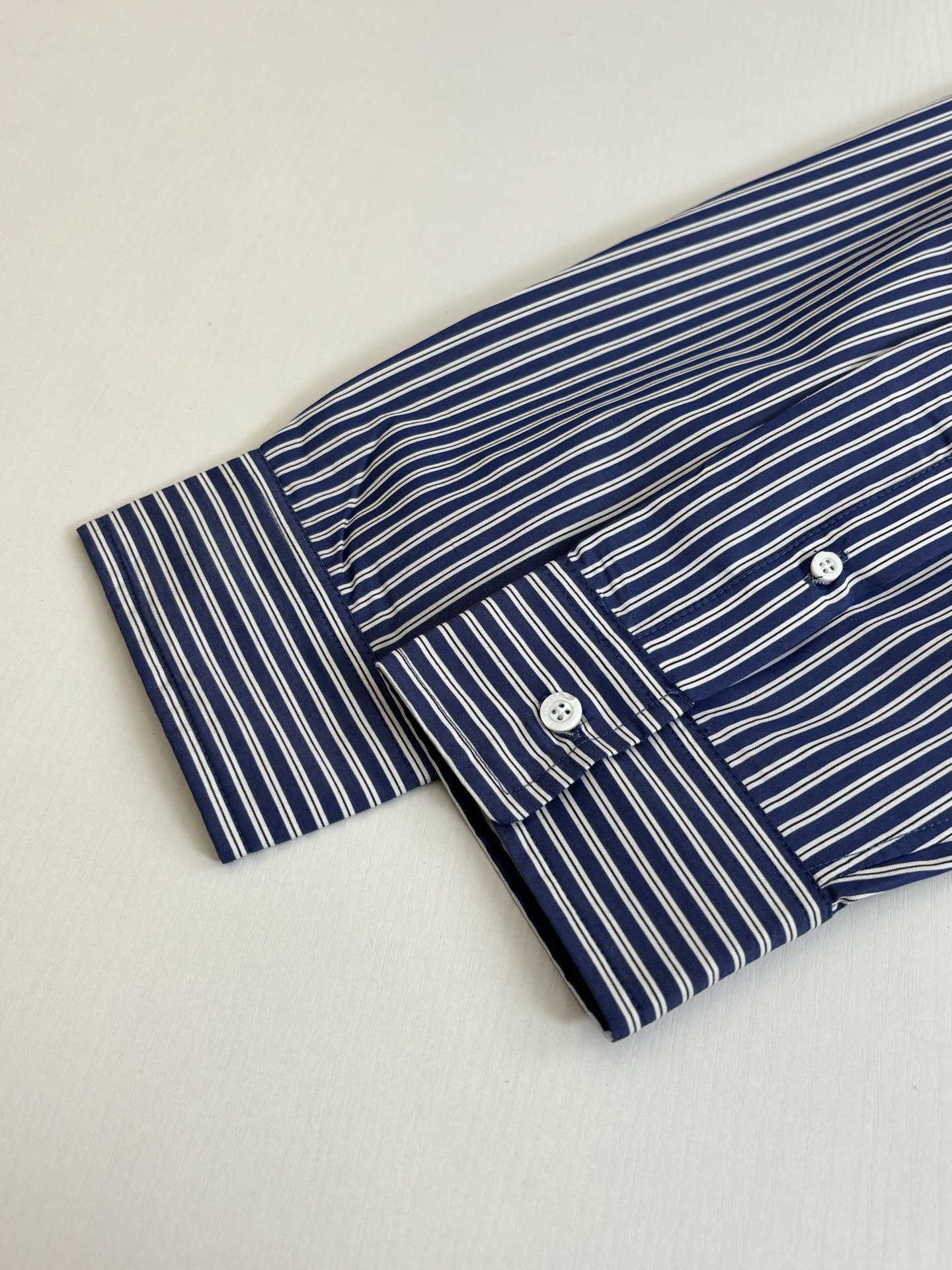 。Balenciag*/巴黎Blcg 26SS袖标条纹对位格纹长袖衬衫Size：S/M/L/XL