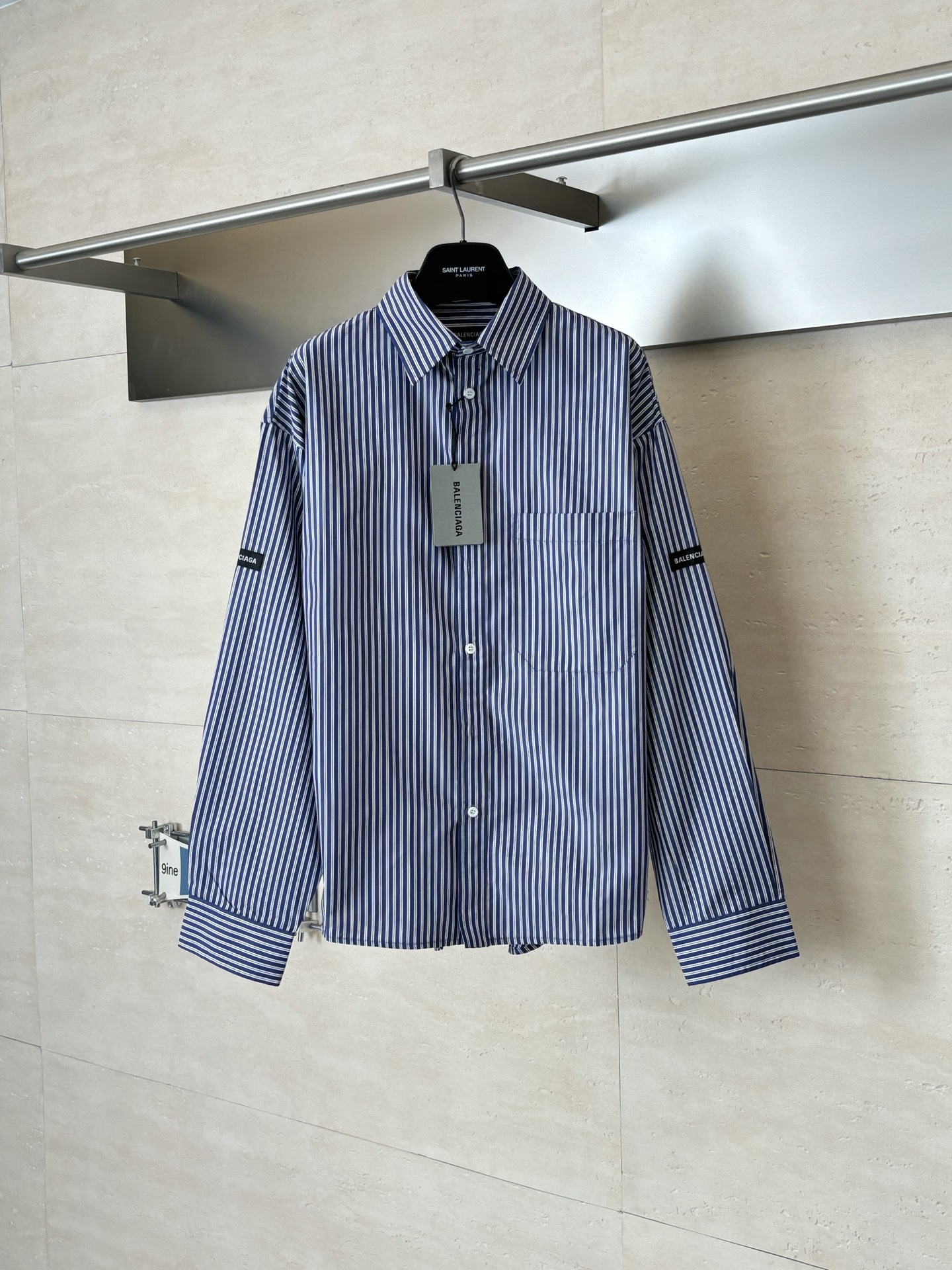 。Balenciag*/巴黎Blcg 26SS袖标条纹对位格纹长袖衬衫Size：S/M/L/XL