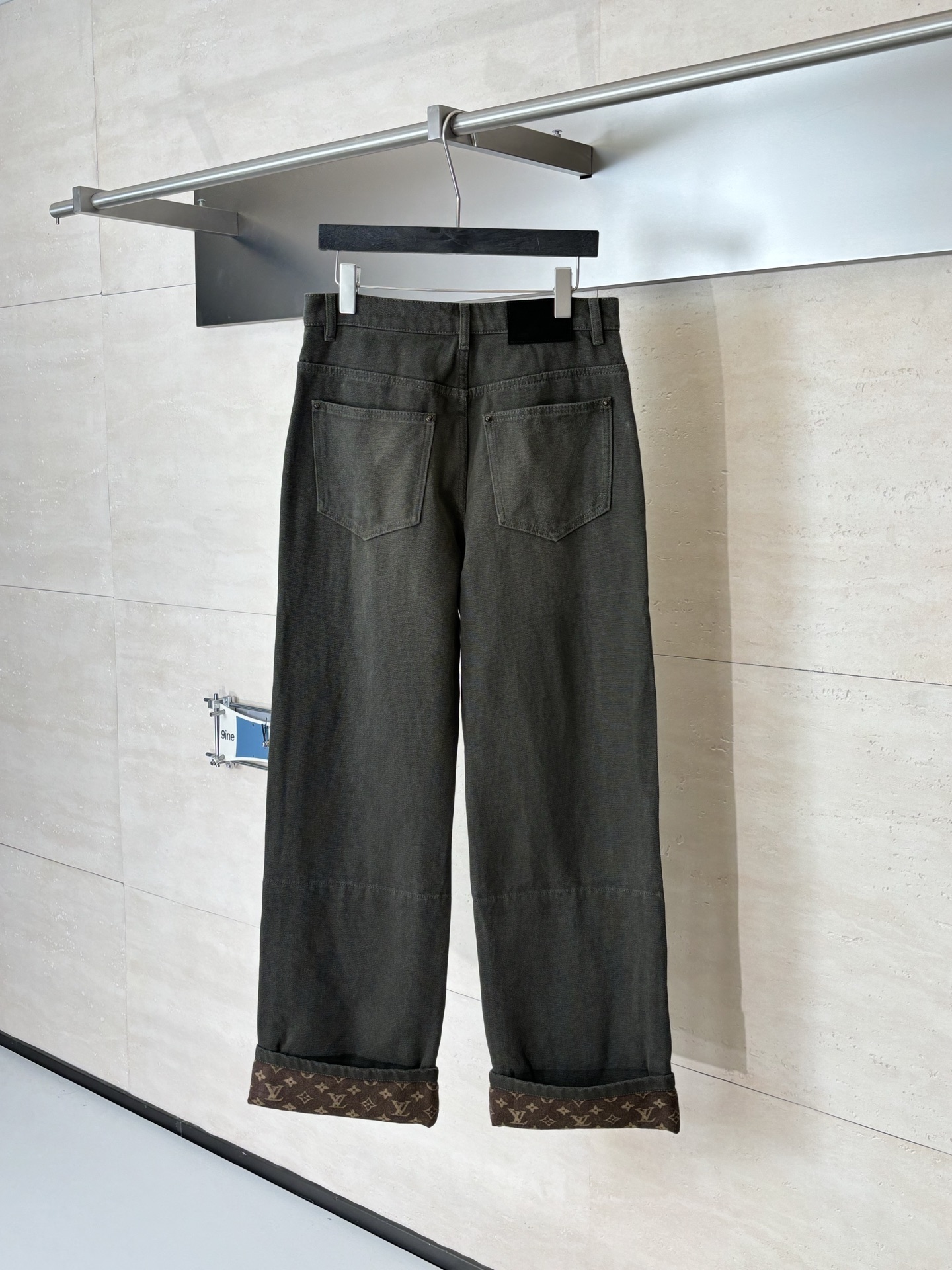 。1V/路易 FW25 monogram蜡面翻边满印帆布牛仔裤Size：30/32/34/36