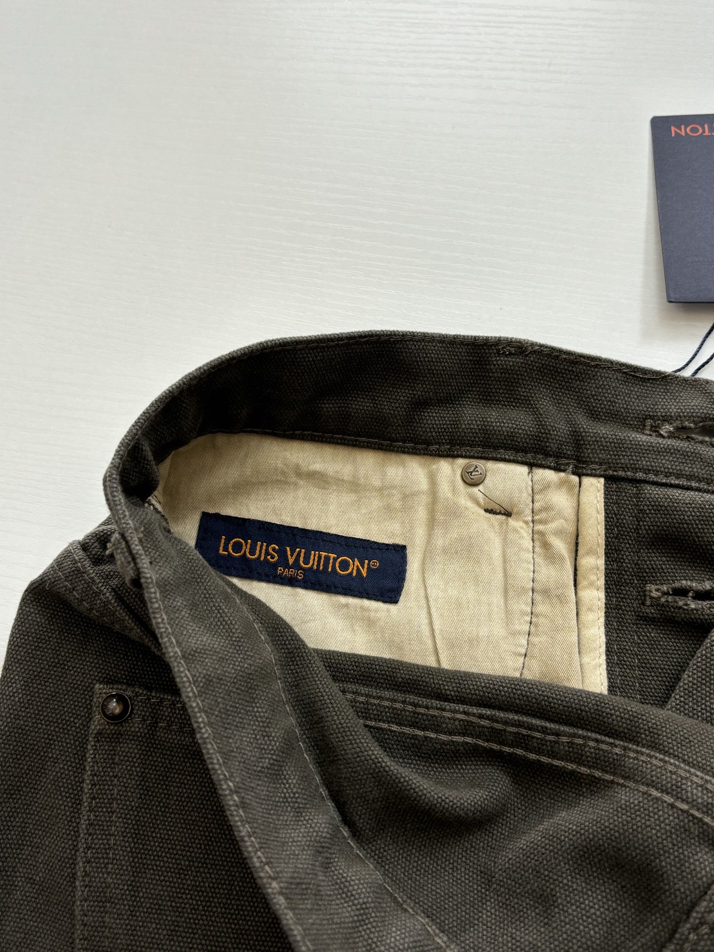 。1V/路易 FW25 monogram蜡面翻边满印帆布牛仔裤Size：30/32/34/36