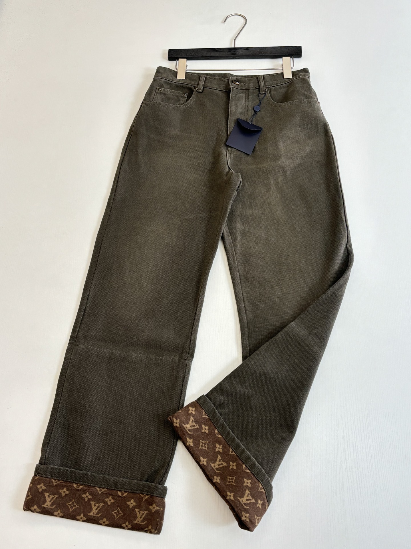 。1V/路易 FW25 monogram蜡面翻边满印帆布牛仔裤Size：30/32/34/36
