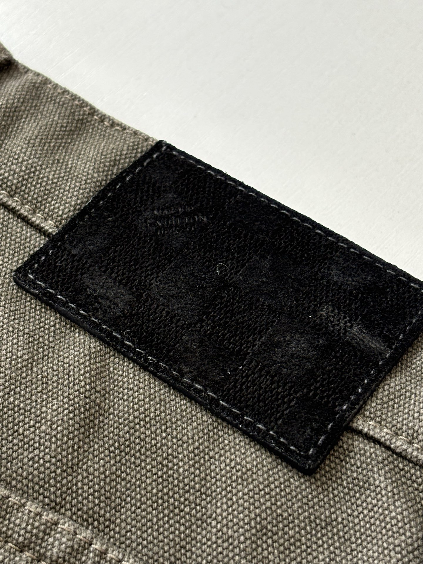 。1V/路易 FW25 monogram蜡面翻边满印帆布牛仔裤Size：30/32/34/36