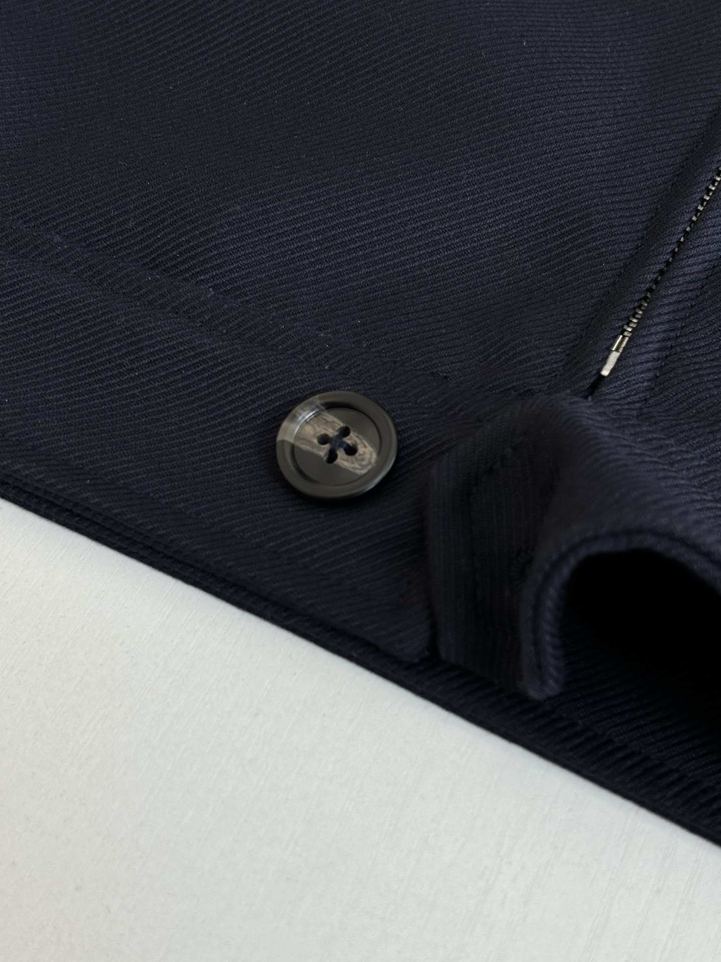 。Loew*/罗意威 SS26 早春新品西装领设计短款夹克外套Size：S/M/L/XL