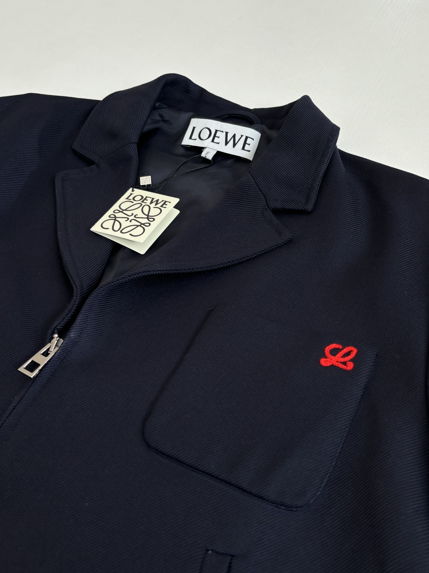 。Loew*/罗意威 SS26 早春新品西装领设计短款夹克外套Size：S/M/L/XL