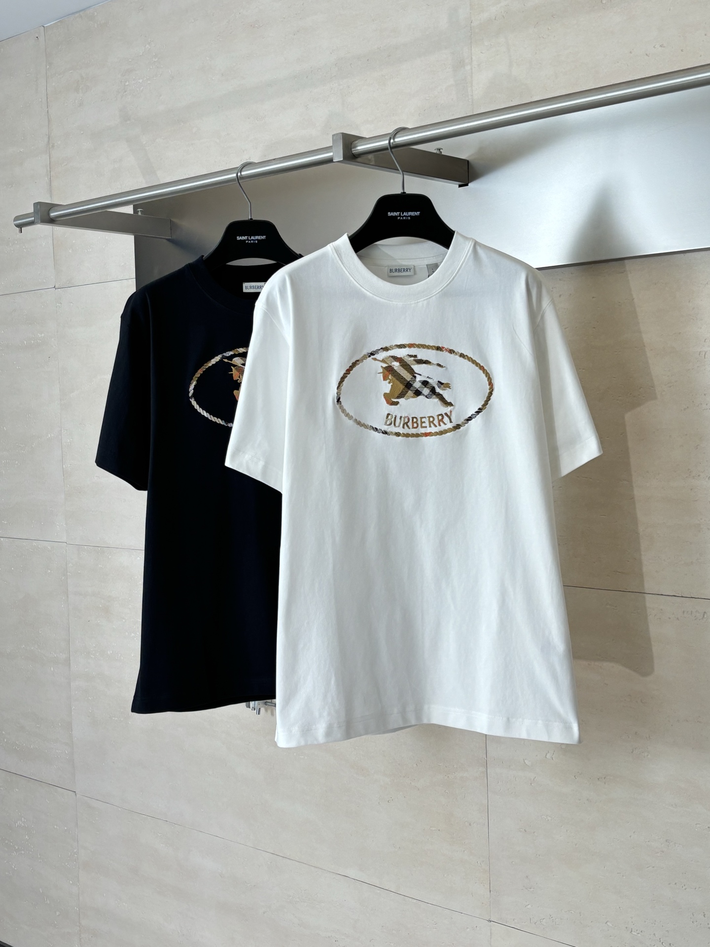 Burberry Burberr*/巴宝莉 SS26 格纹骑士马术印章刺绣圆领短袖T恤