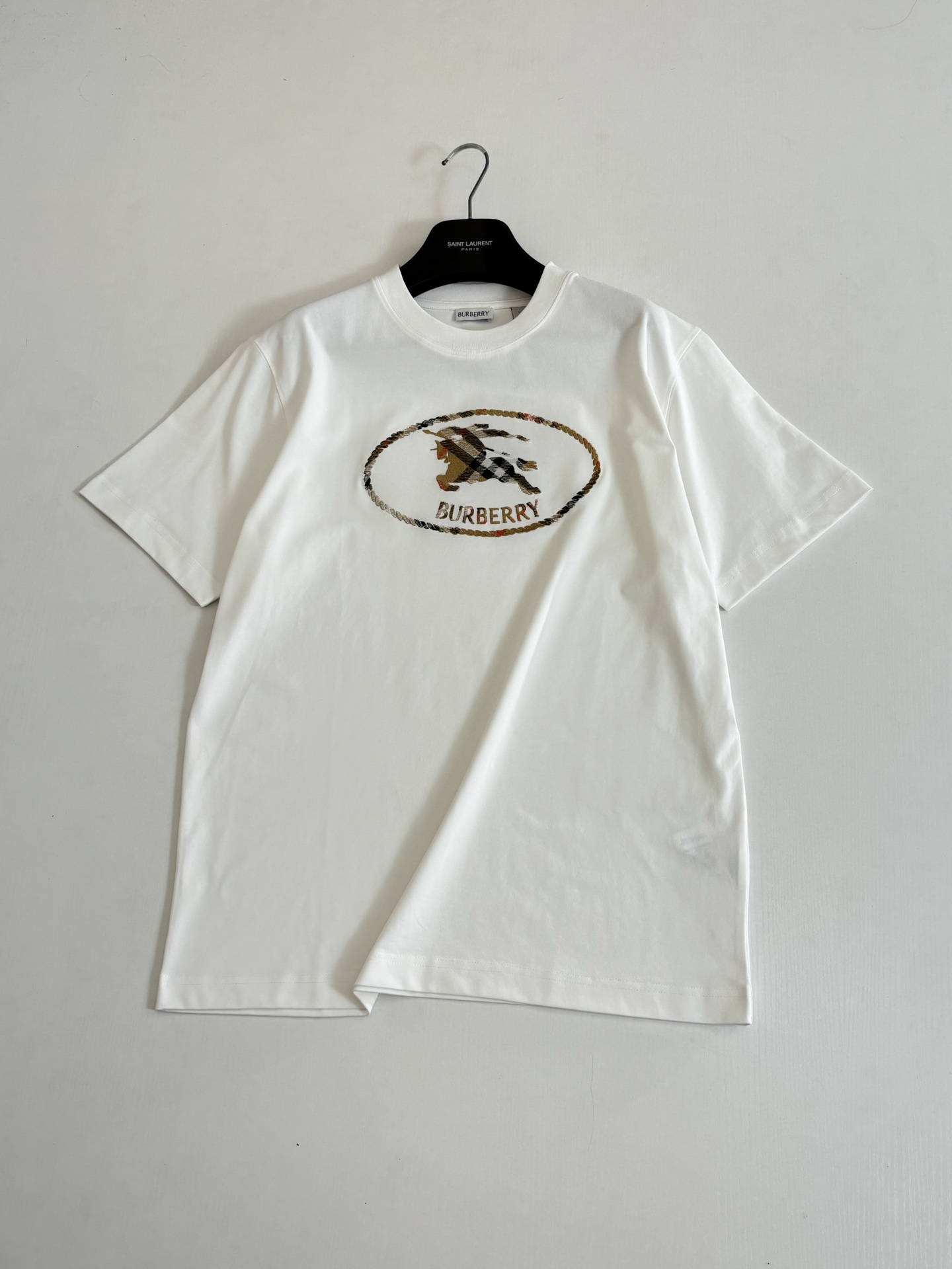 Burberry Burberr*/巴宝莉 SS26 格纹骑士马术印章刺绣圆领短袖T恤
