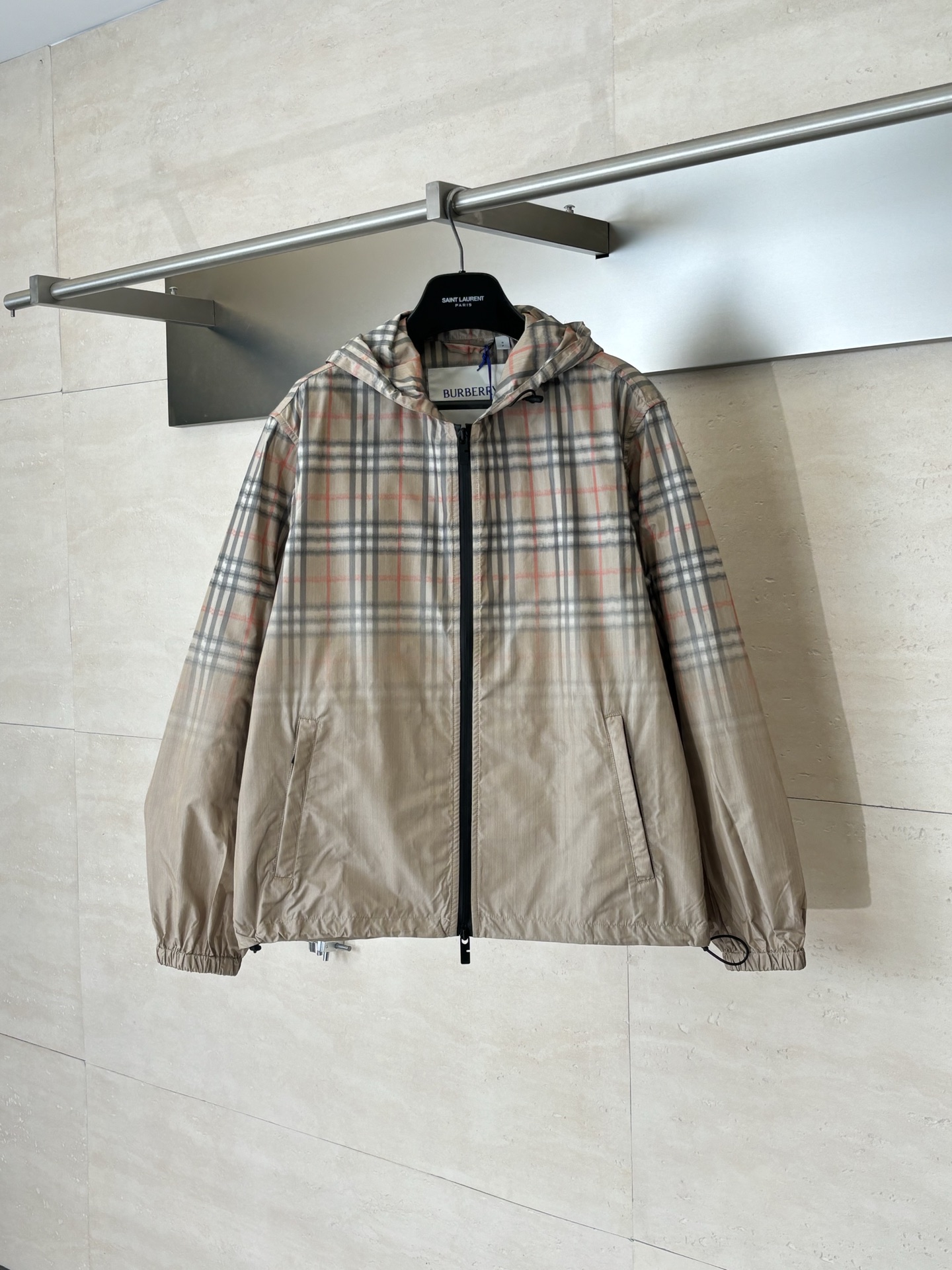 Burberry Burberr*/巴宝莉 渐变格纹连帽防风夹克外套