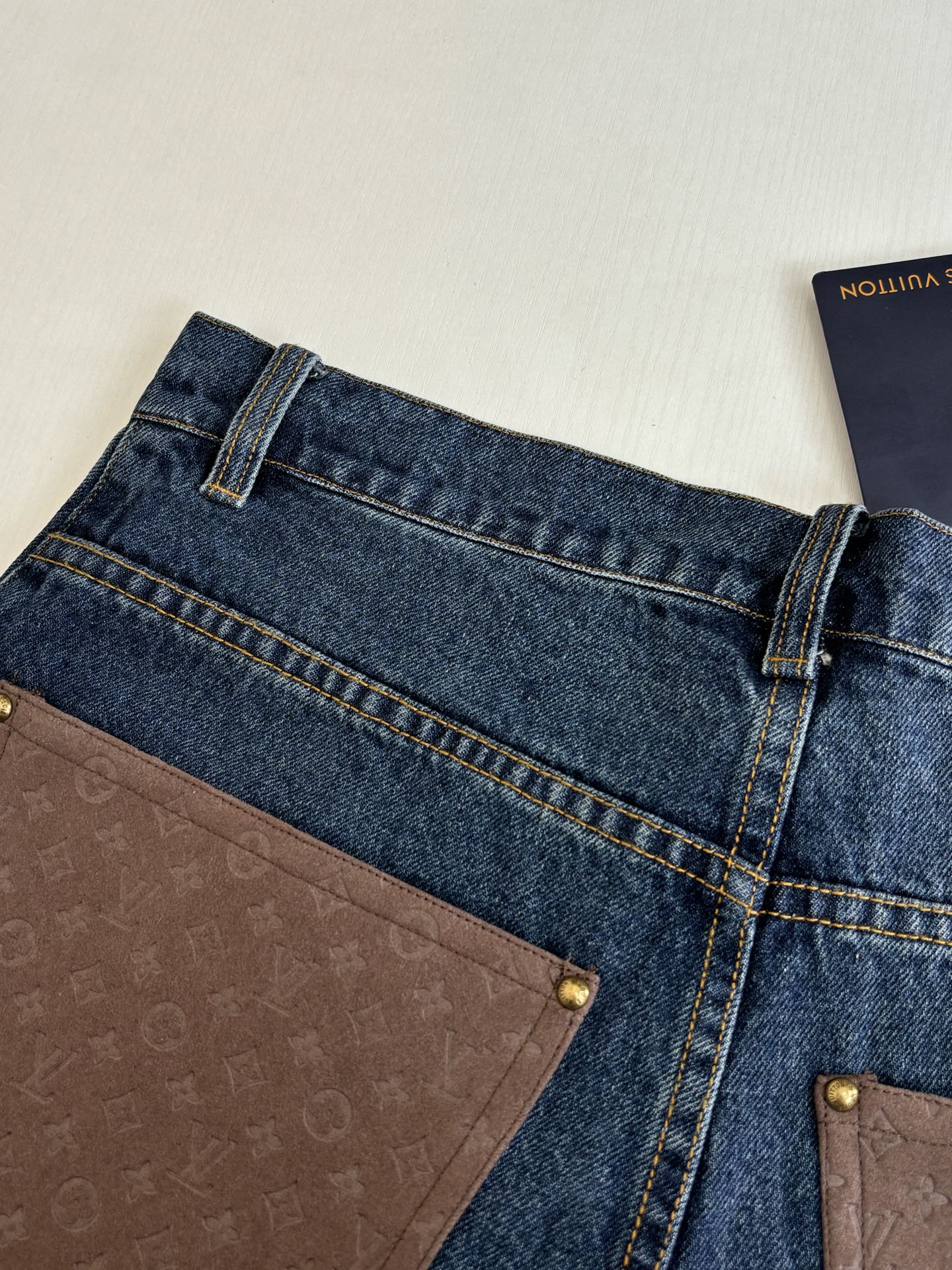 Louis Vuitton 1V/路易 老花皮质拼接口袋牛仔长裤