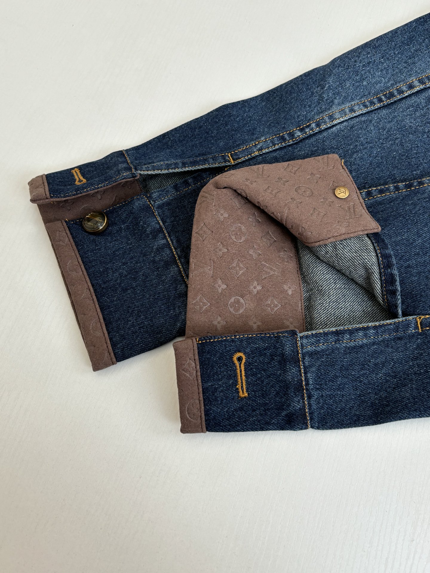 Louis Vuitton 1V/路易 老花皮质拼接袖口翻领牛仔夹克外套