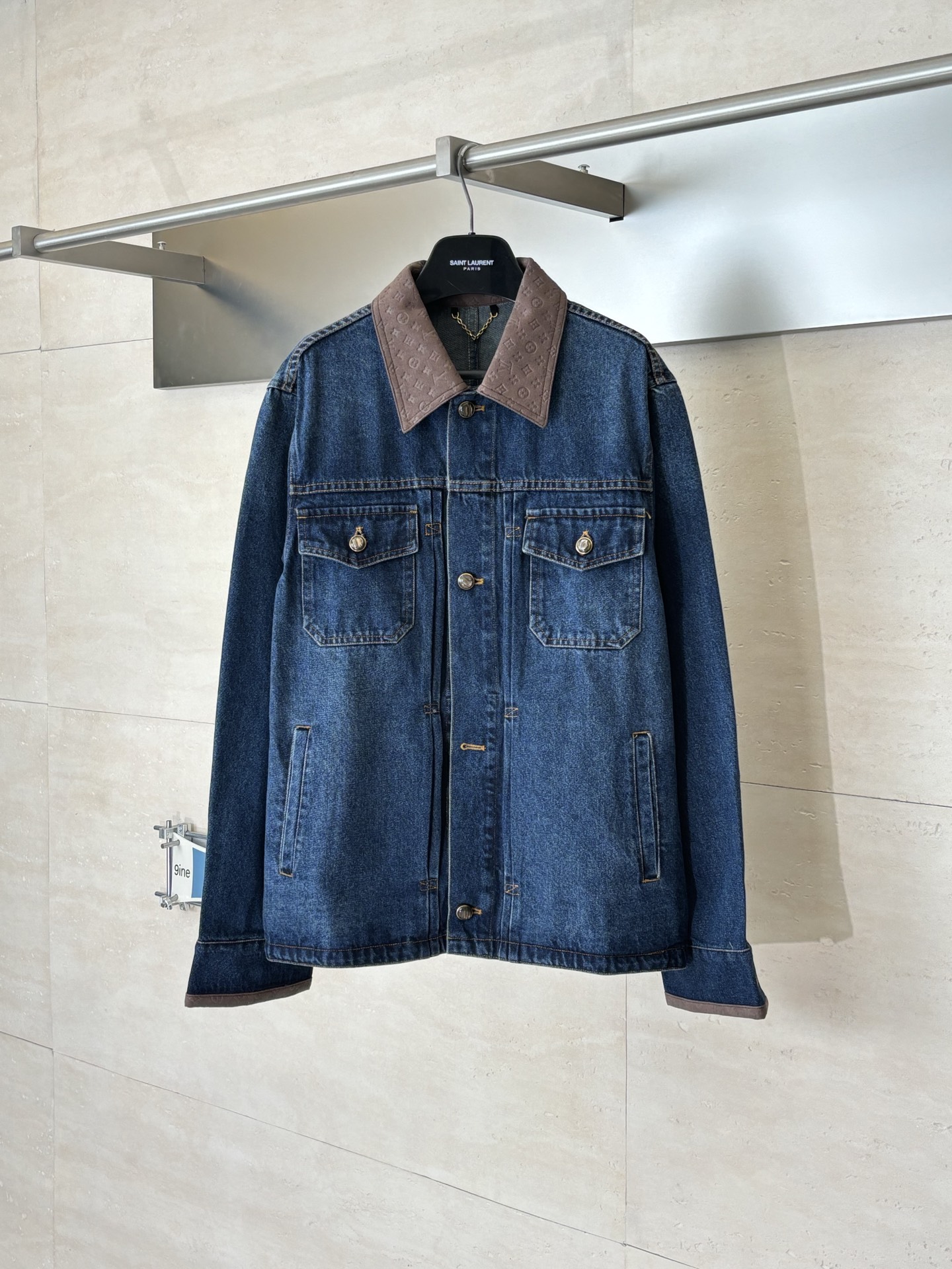 Louis Vuitton 1V/路易 老花皮质拼接袖口翻领牛仔夹克外套
