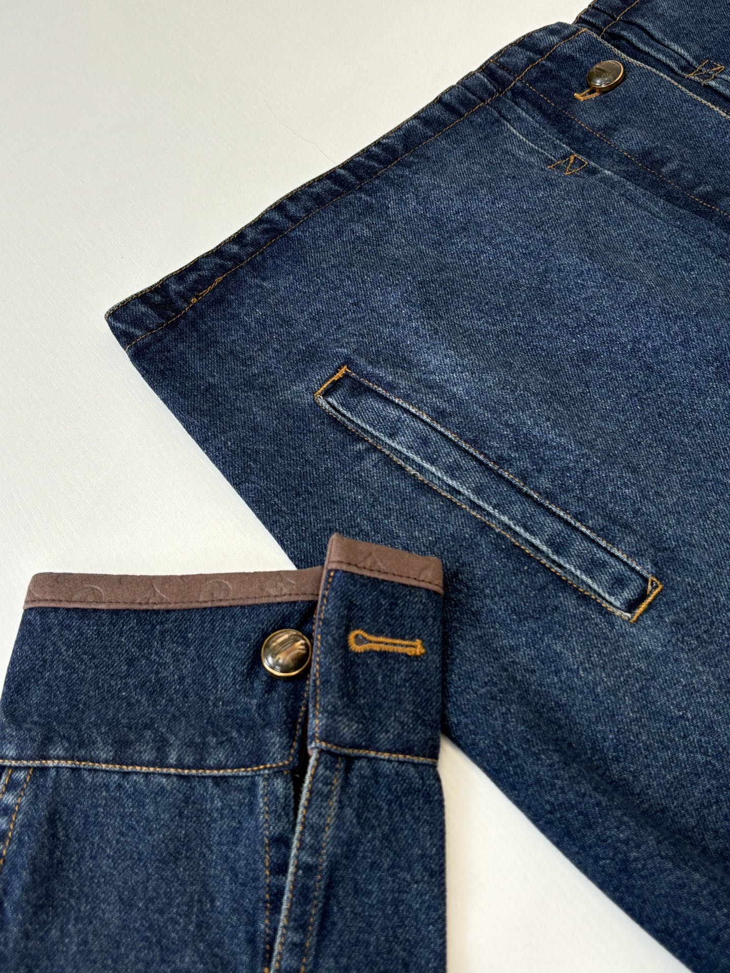 Louis Vuitton 1V/路易 老花皮质拼接袖口翻领牛仔夹克外套