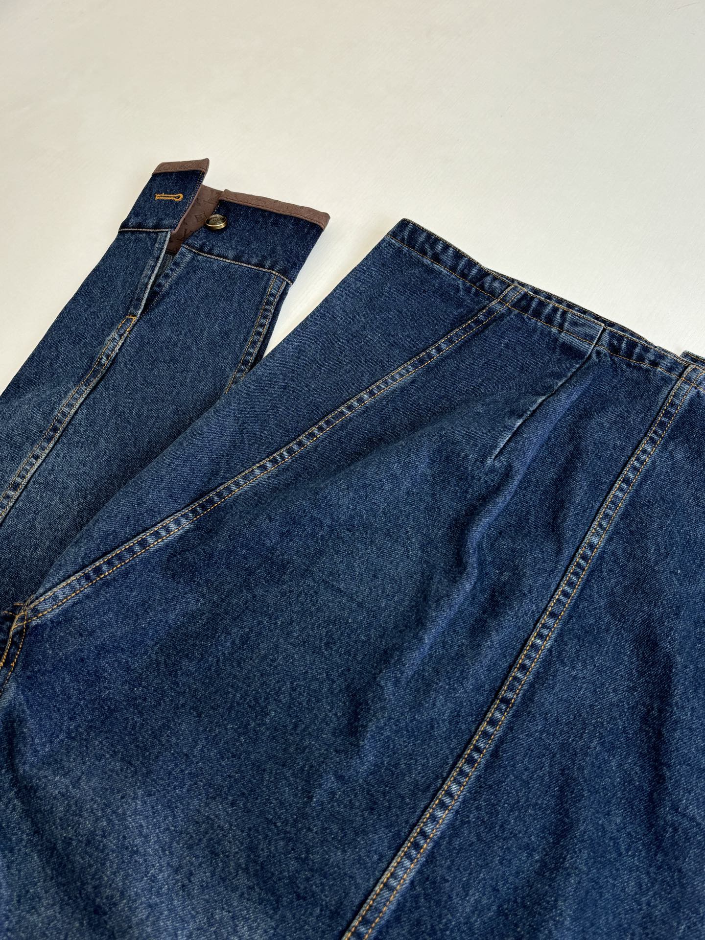 Louis Vuitton 1V/路易 老花皮质拼接袖口翻领牛仔夹克外套