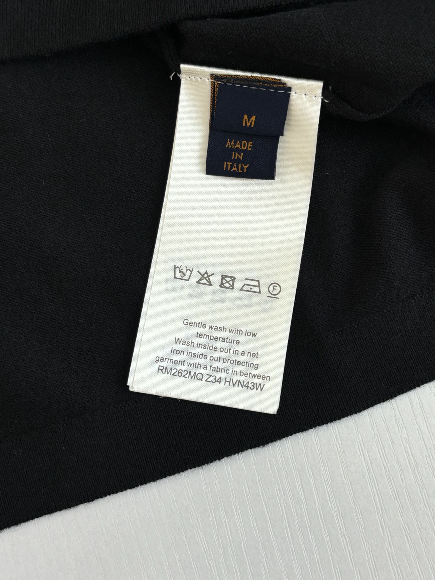 Louis Vuitton 1V/路易 SS26 春夏新款 徽标皮标刺绣三扣Polo领短袖