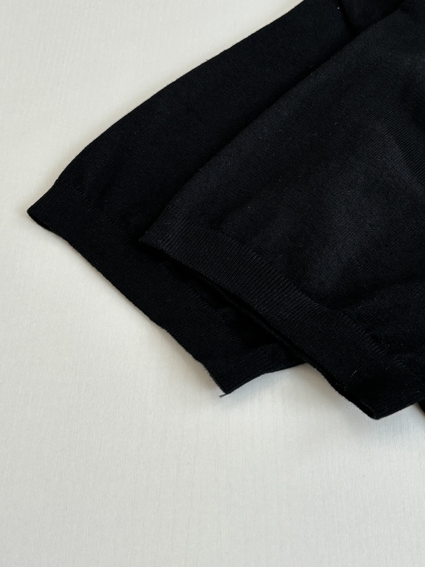 Louis Vuitton 1V/路易 SS26 春夏新款 徽标皮标刺绣三扣Polo领短袖