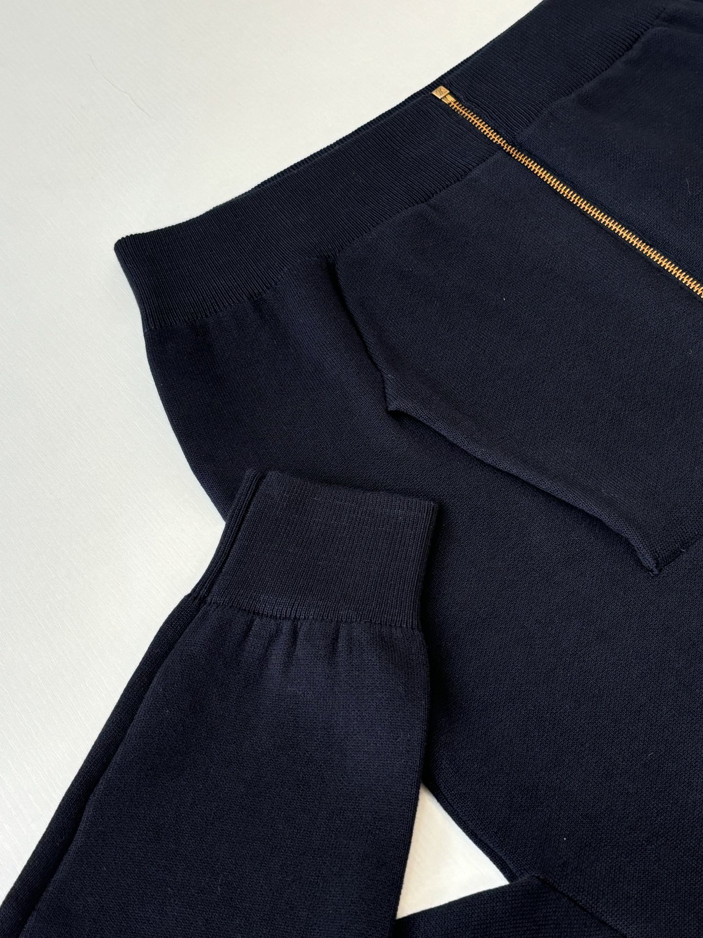 Louis Vuitton 1V/路易 SS26 标识皮标刺绣连帽拉链针织毛衣外套