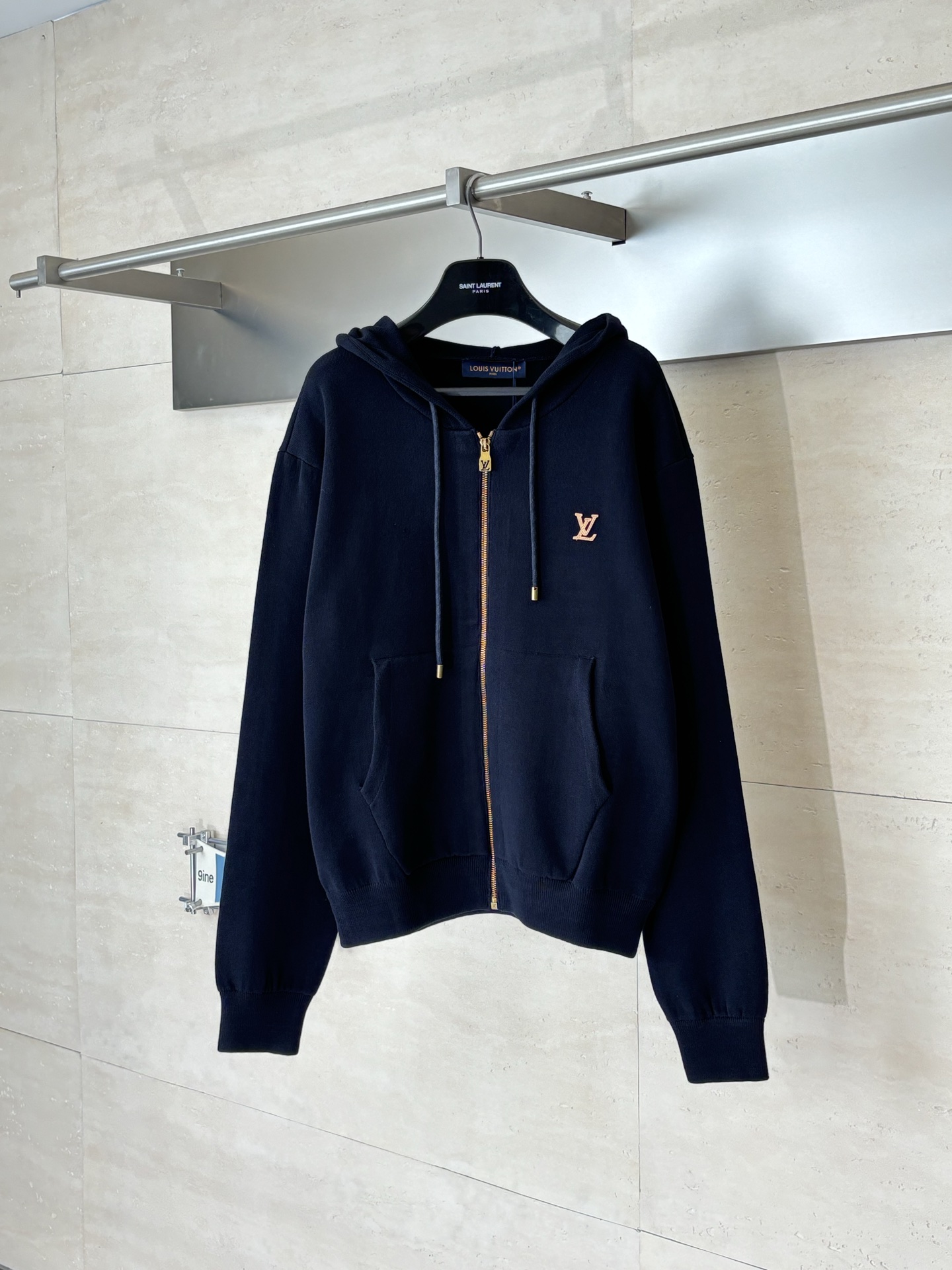Louis Vuitton 1V/路易 SS26 标识皮标刺绣连帽拉链针织毛衣外套