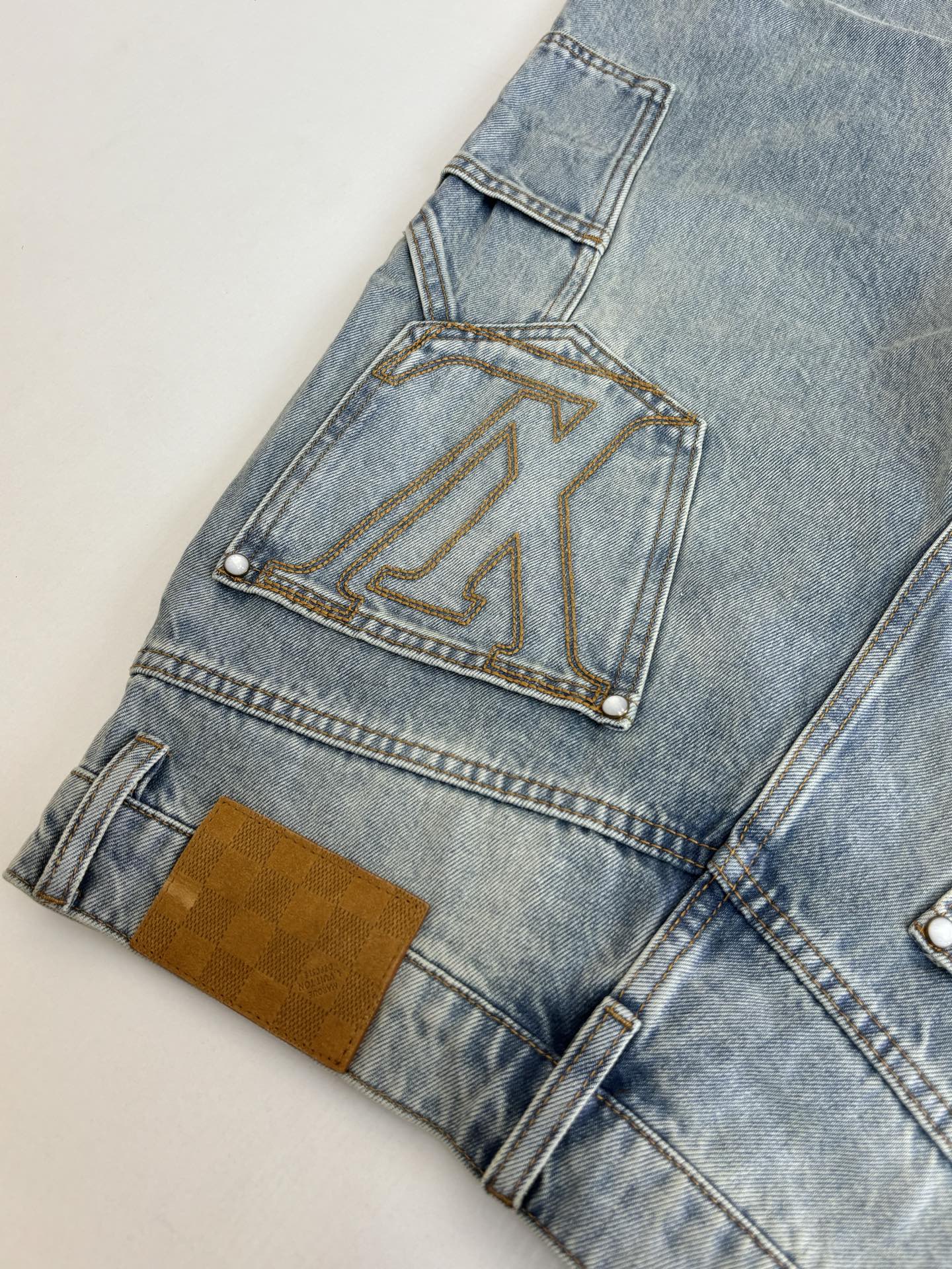 Louis Vuitton 1V/路易 做旧明线贴片工装阔腿牛仔裤