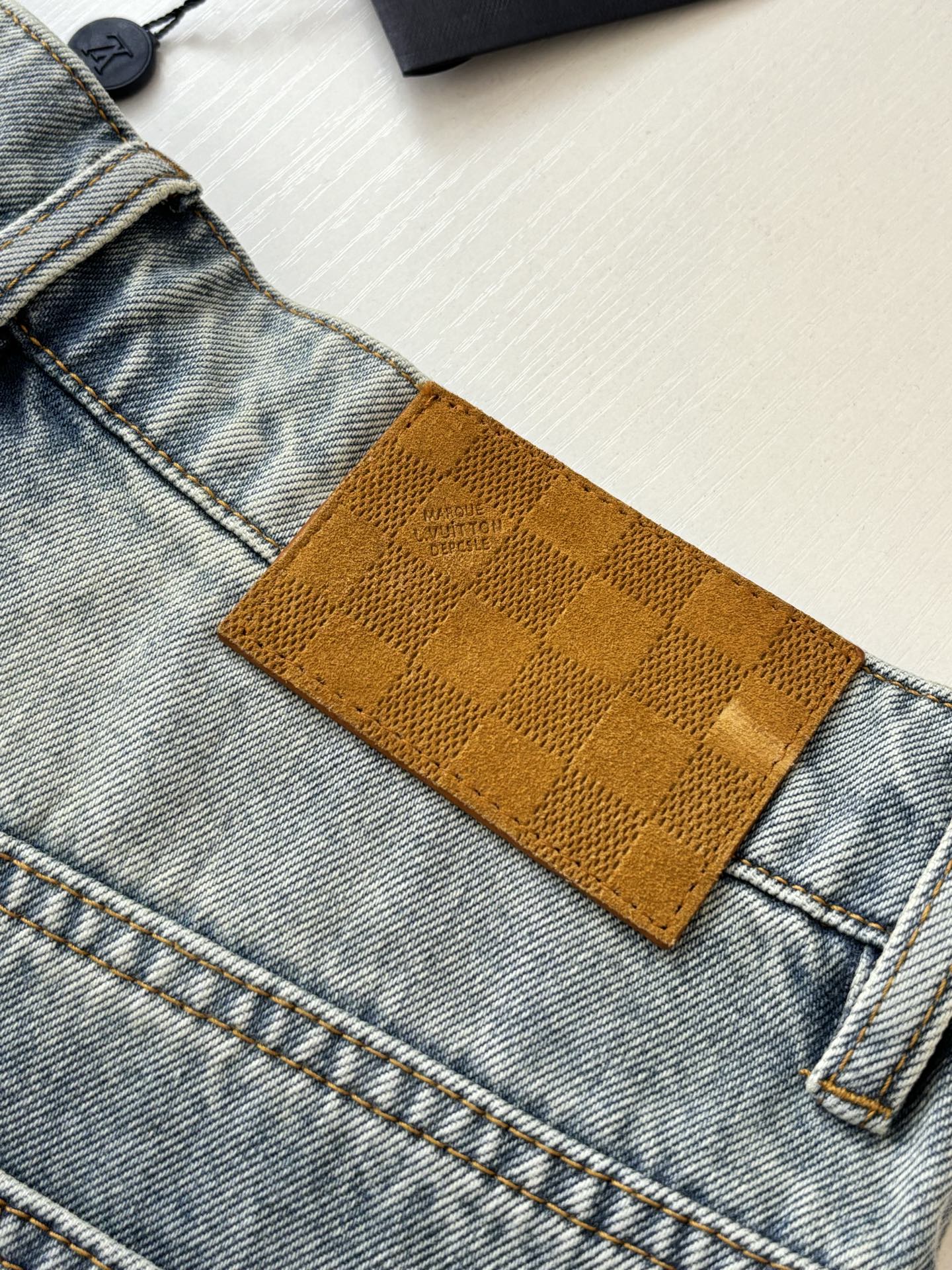 Louis Vuitton 1V/路易 做旧明线贴片工装阔腿牛仔裤