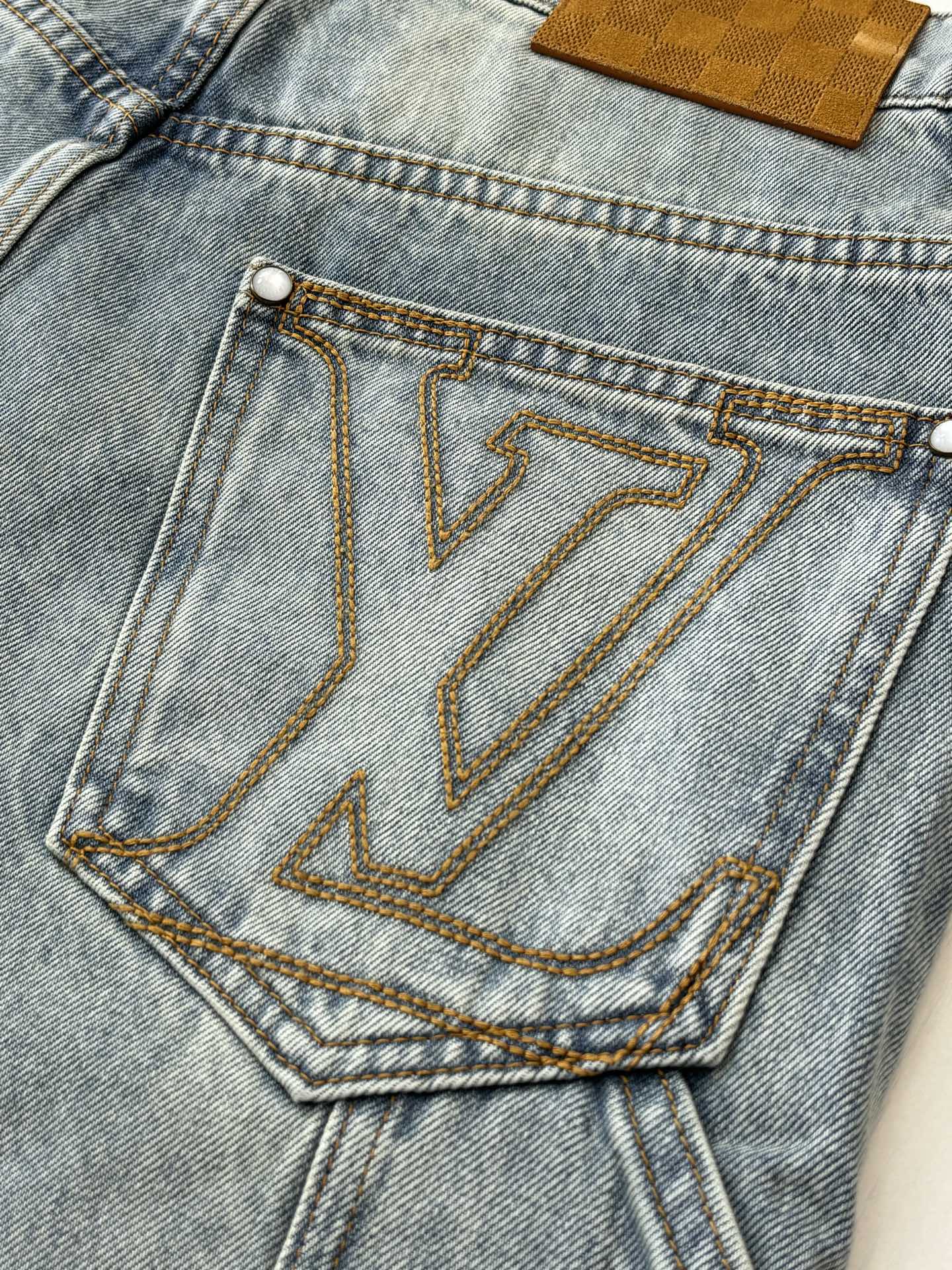 Louis Vuitton 1V/路易 做旧明线贴片工装阔腿牛仔裤