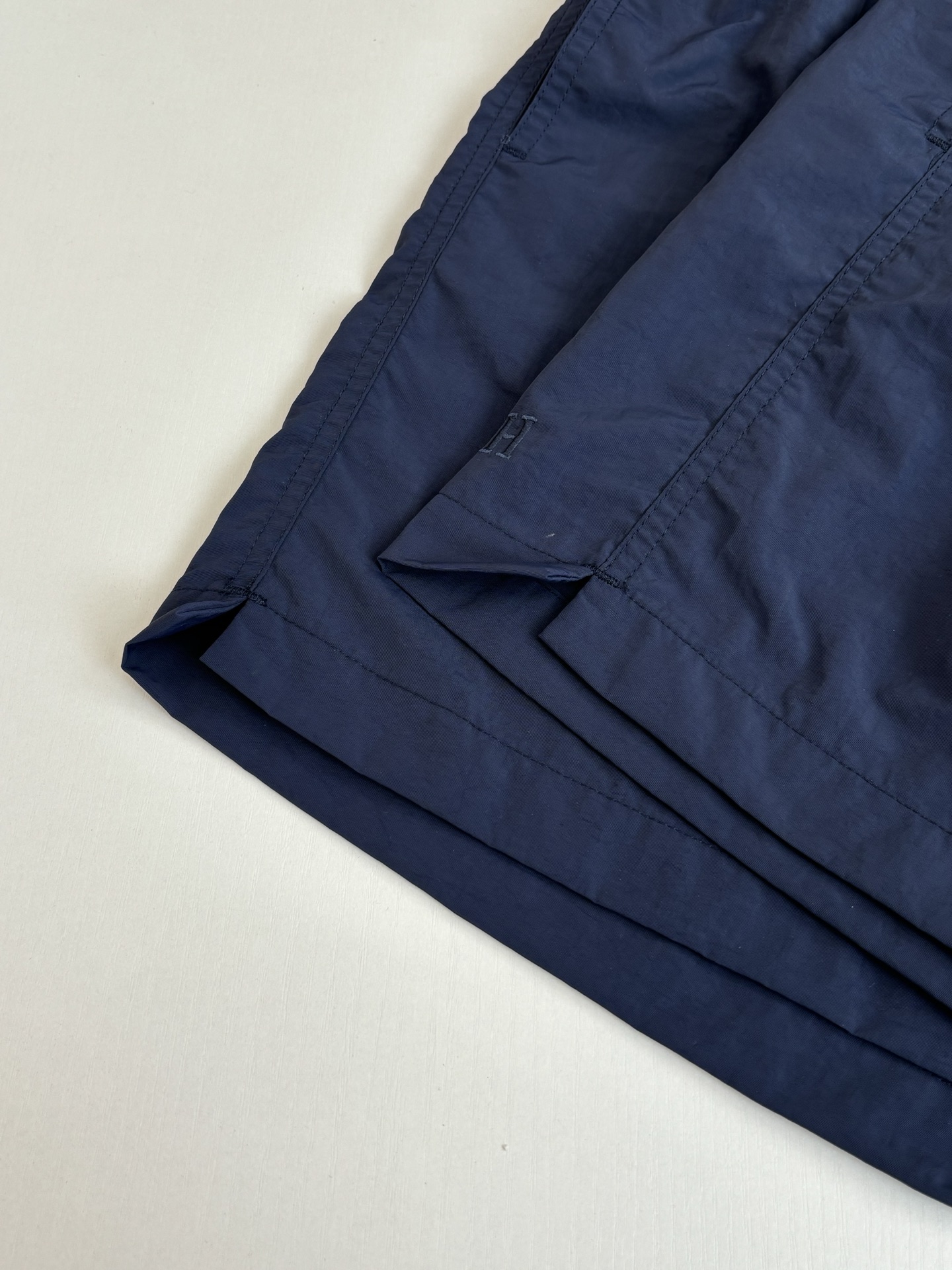Hermès Hreme*/爱马仕 同色系小标刺绣沙滩速干短裤
