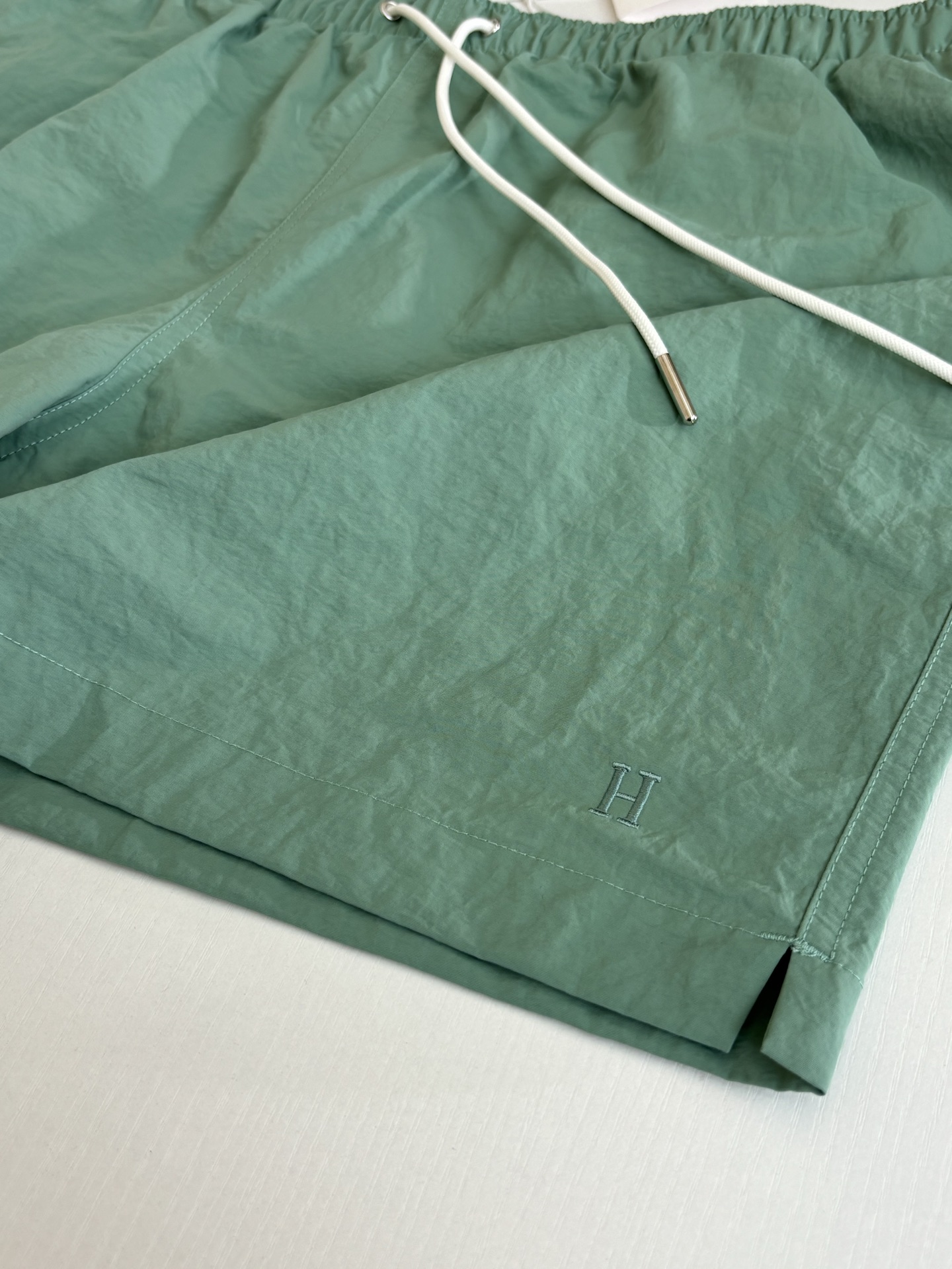 Hermès Hreme*/爱马仕 同色系小标刺绣沙滩速干短裤