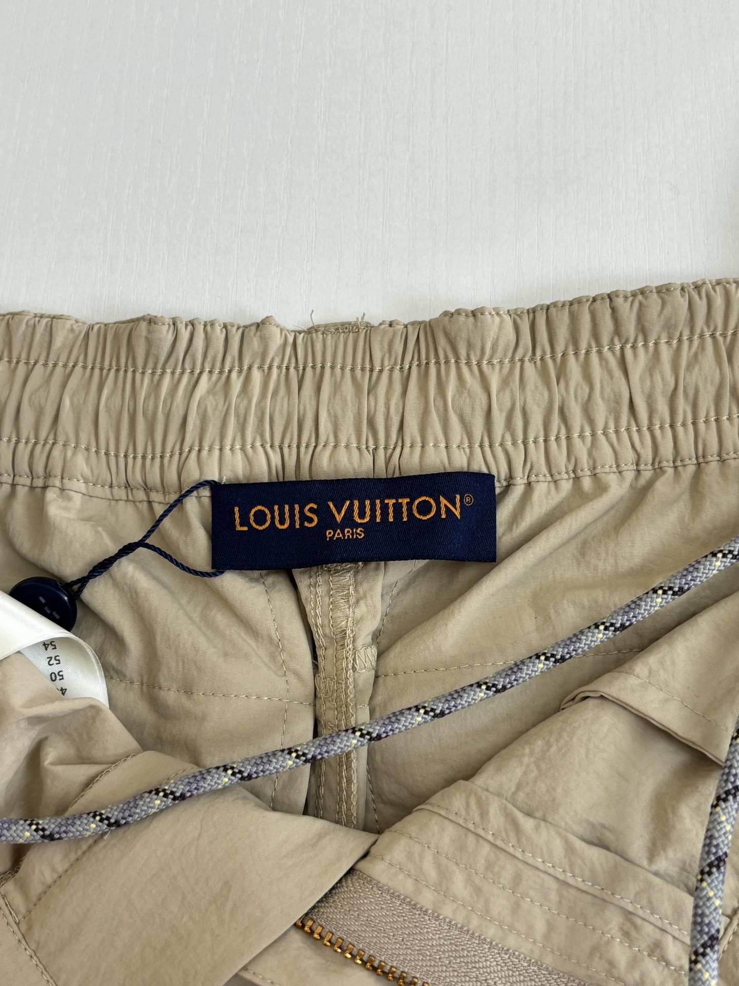 Louis Vuitton 1V/路易 SS26 纯色直筒登山工装休闲长裤