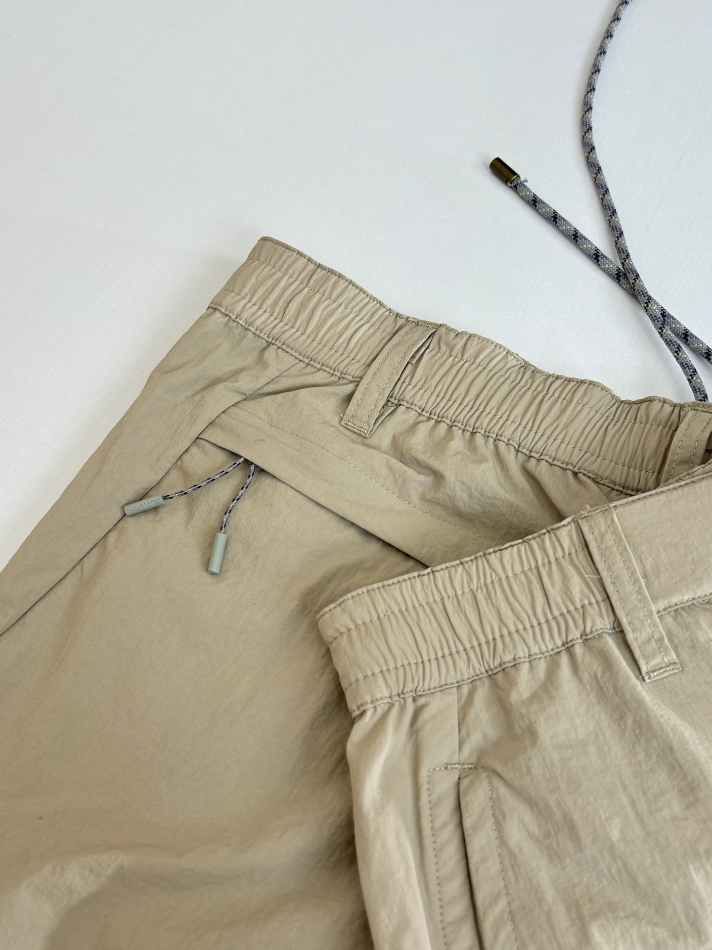 Louis Vuitton 1V/路易 SS26 纯色直筒登山工装休闲长裤